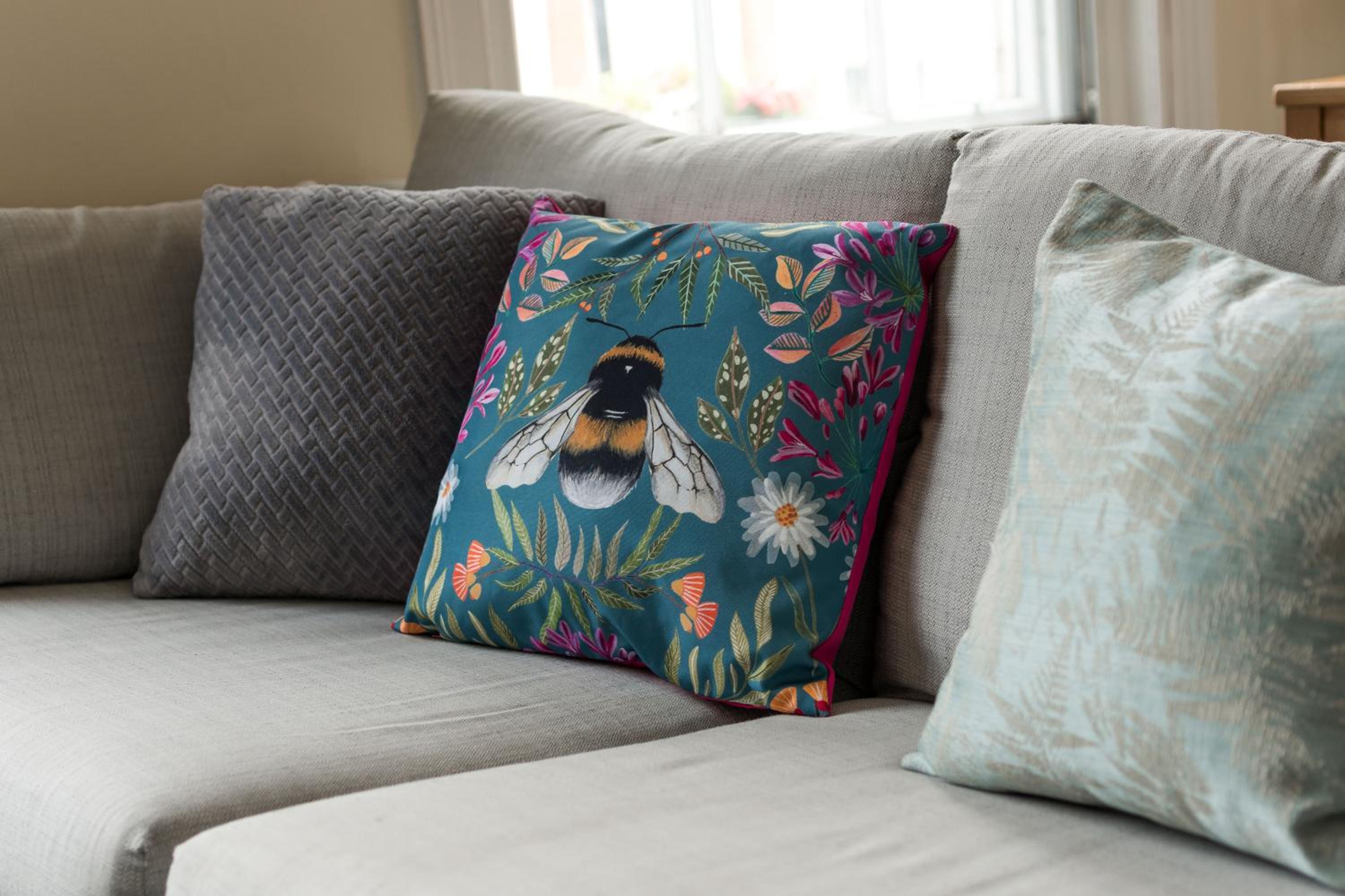 High-ceiling Gorgerous Victorian flat with private garden - 3 mins to Hyde Park, Kensington Palace, 8 mins NottingHill, High Street Kensington station