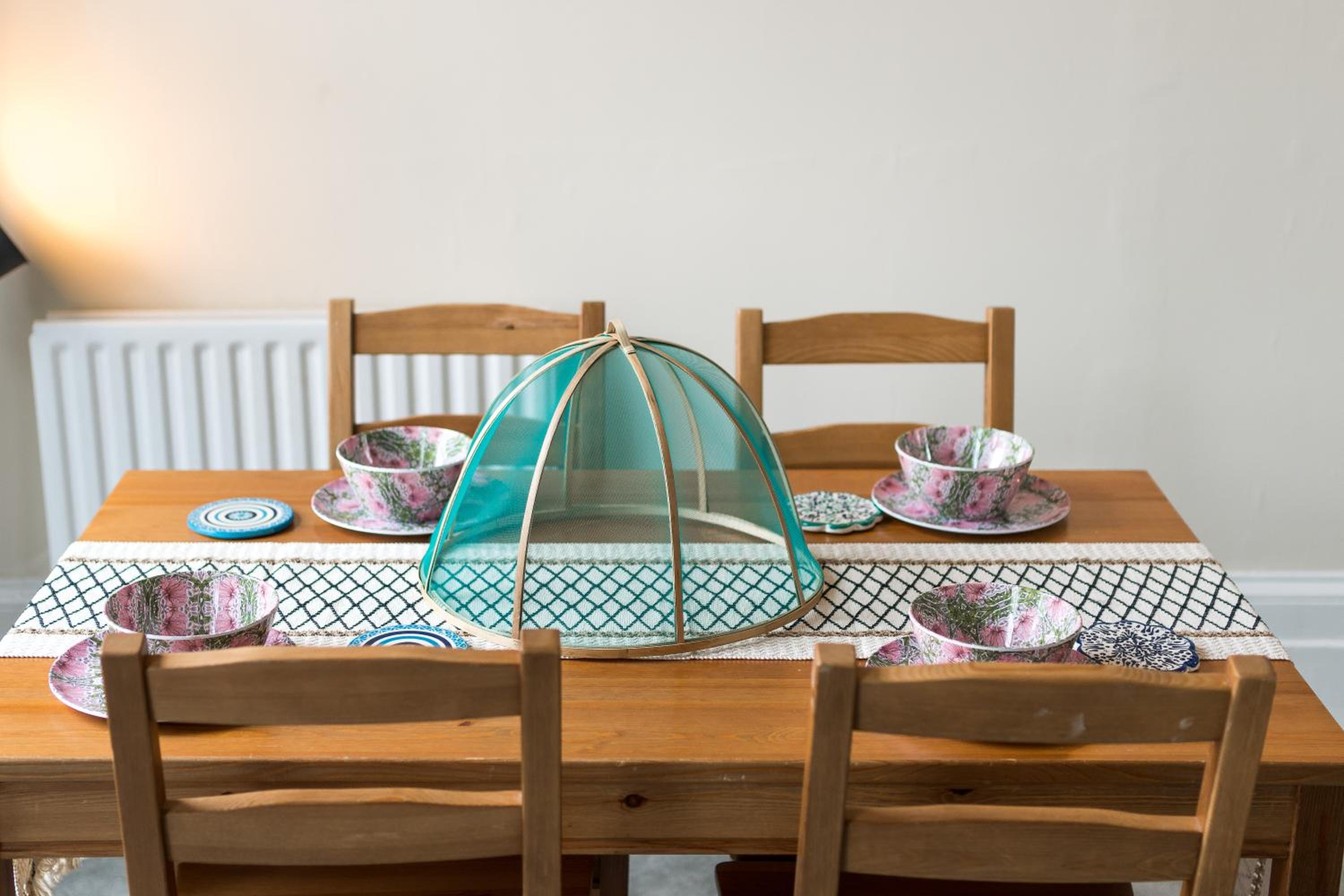 High-ceiling Gorgerous Victorian flat with private garden - 3 mins to Hyde Park, Kensington Palace, 8 mins NottingHill, High Street Kensington station