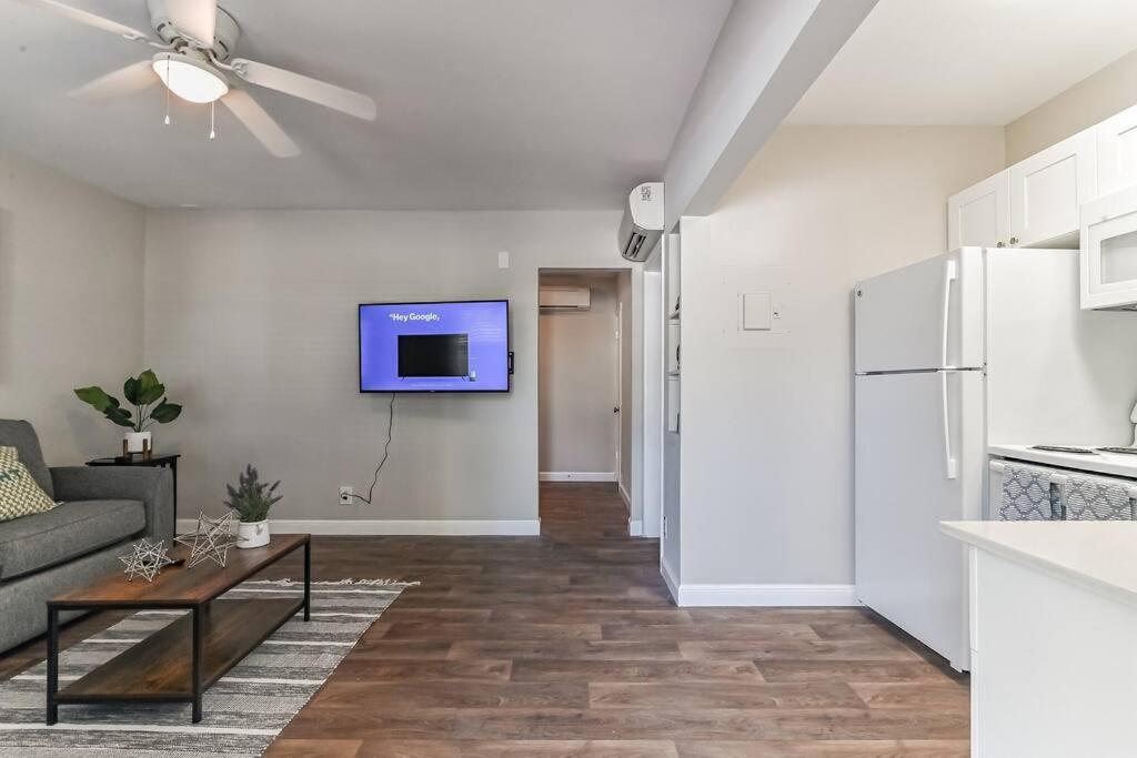 Lovely 1 Bedroom Steps from the Beach view 5