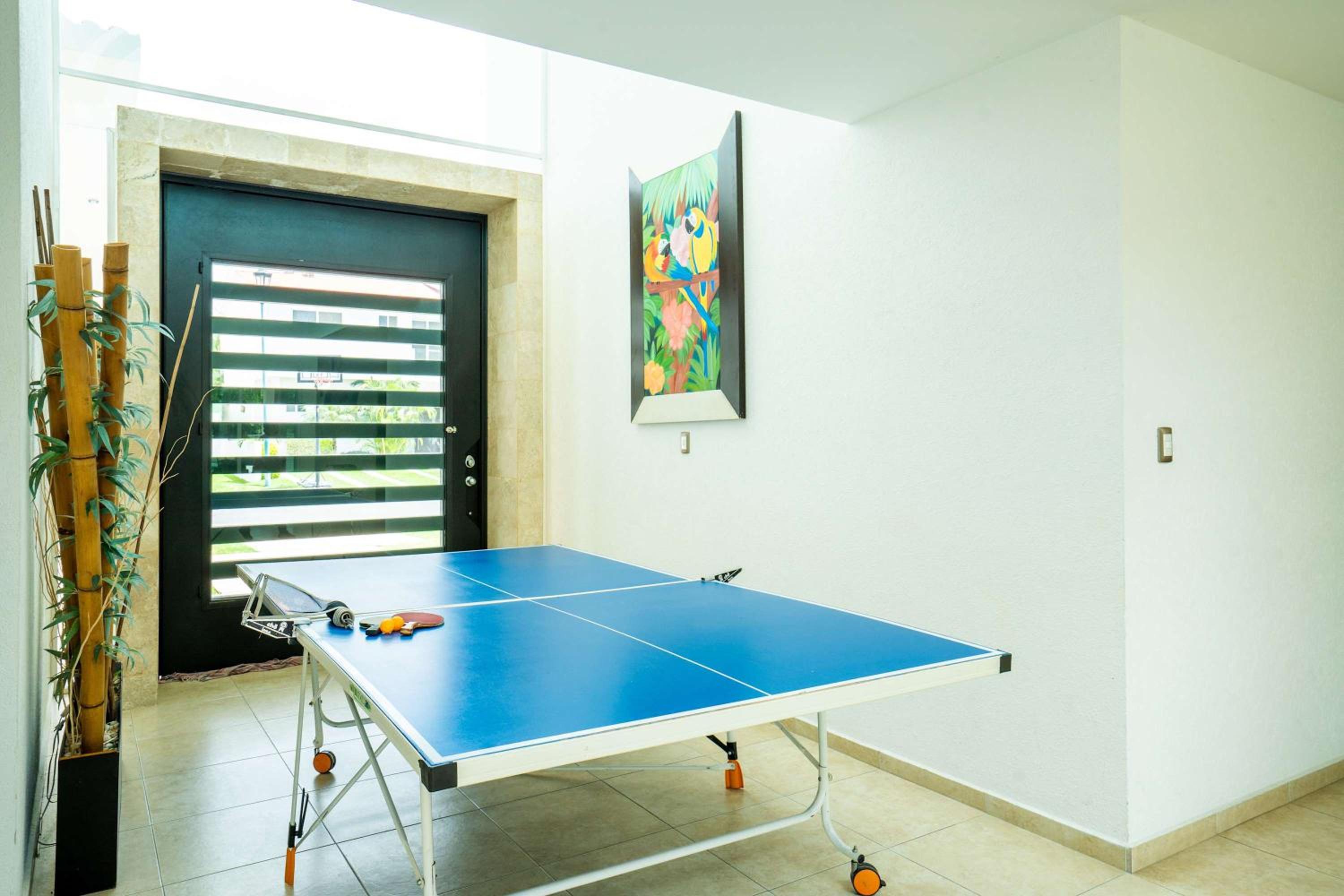 Spacious 5-Bedroom Oasis with Pool & BBQ view 2