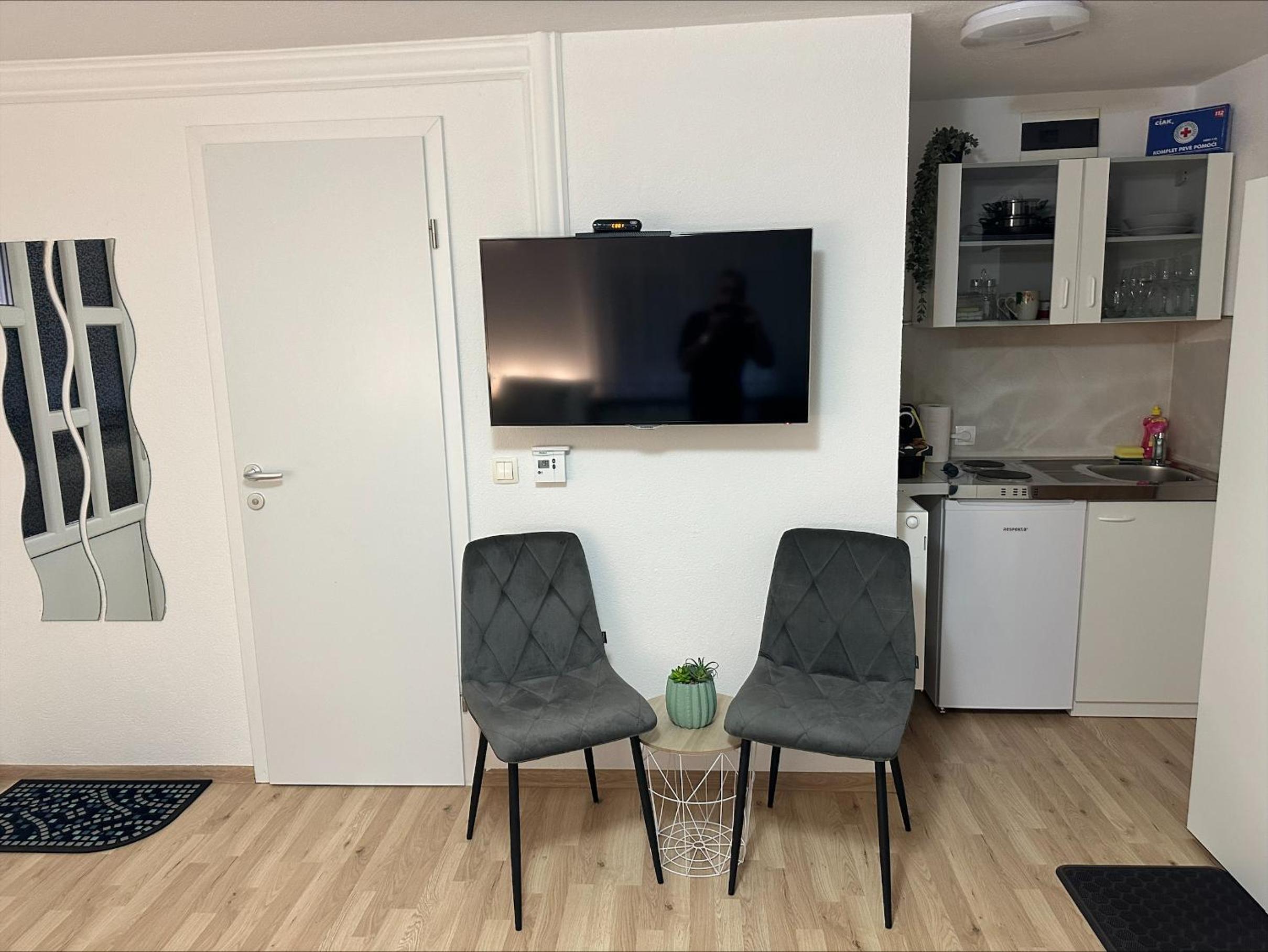 Studio Apartman Karlo