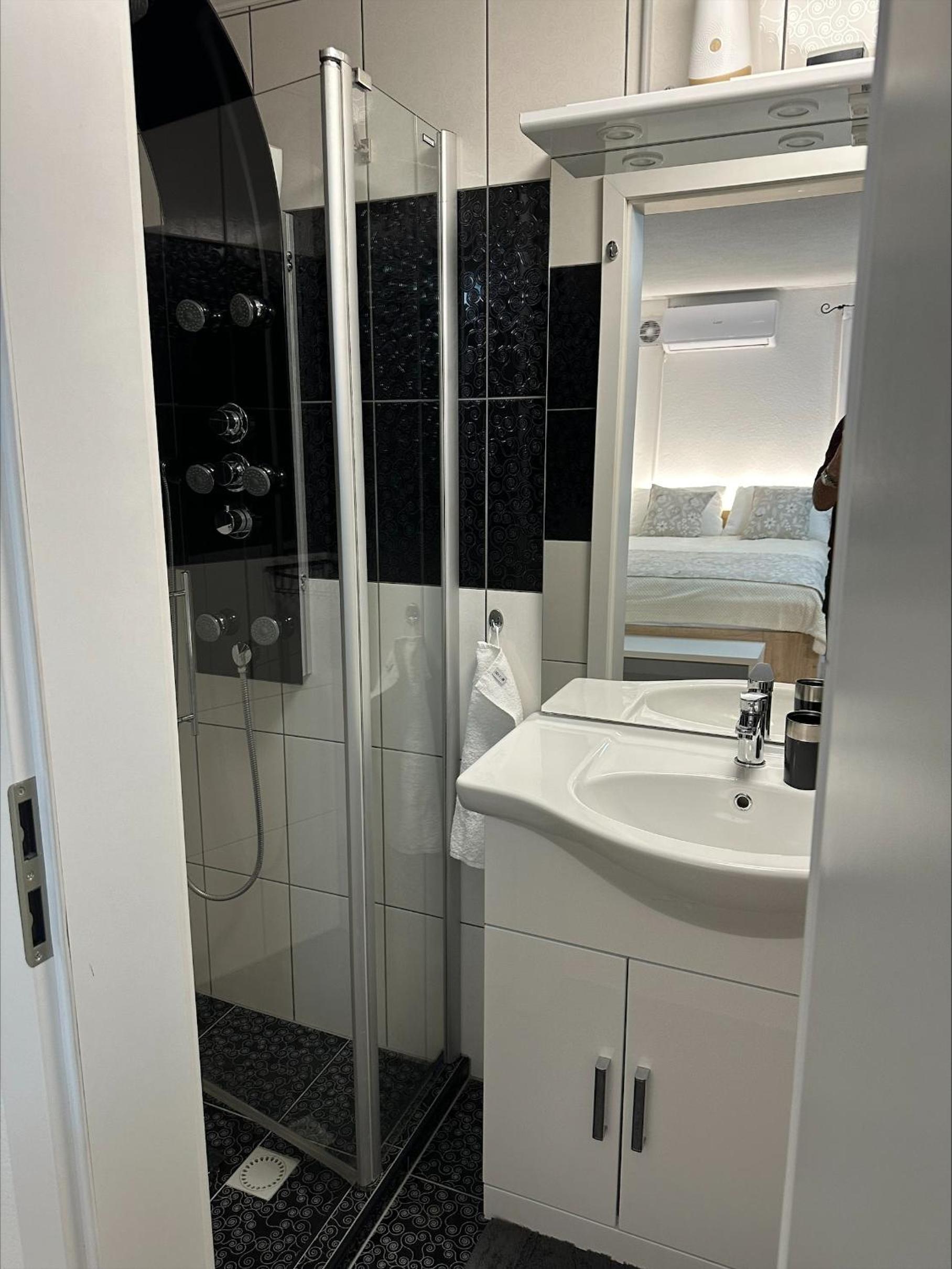 Studio Apartman Karlo
