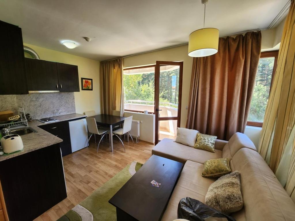 Pine tree Easy Ski access - Next 100m to Ski slope and forest view