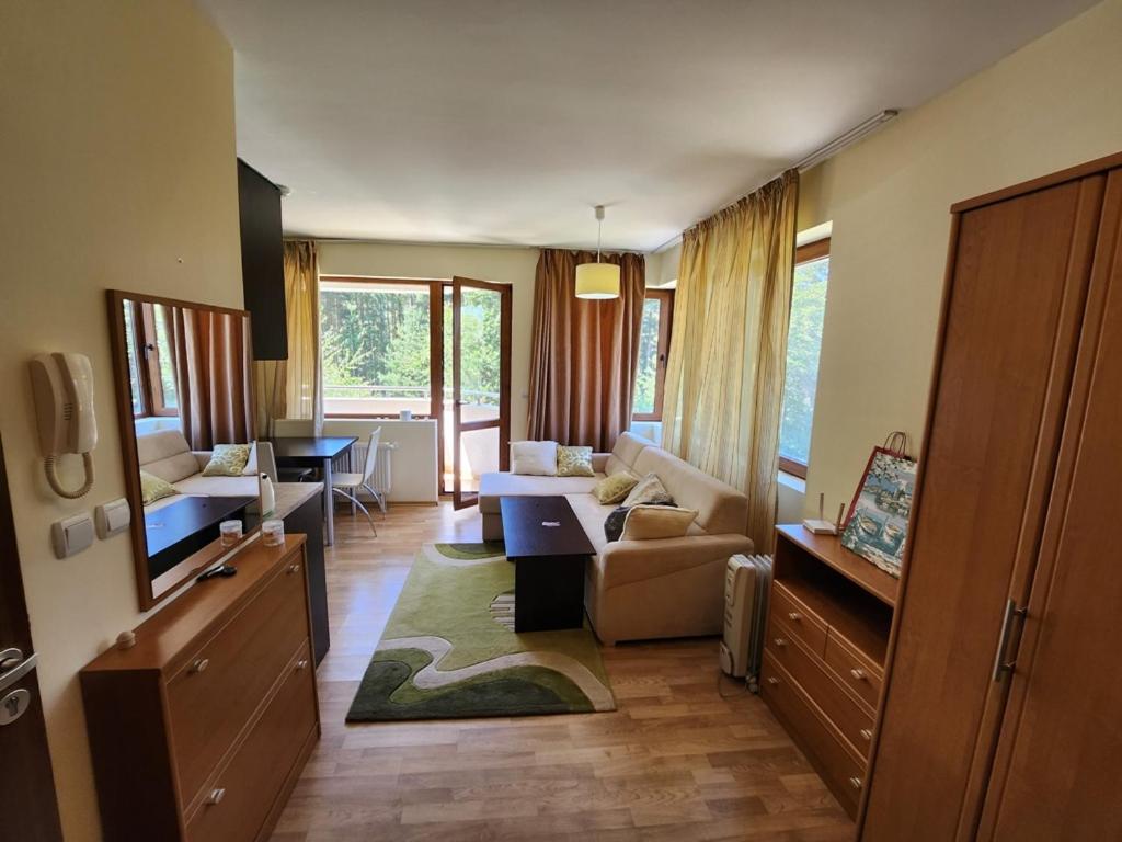 Pine tree Easy Ski access - Next 100m to Ski slope and forest view