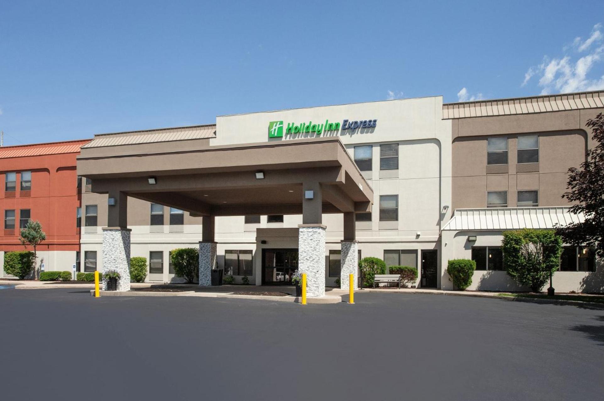 Hotel Holiday Inn Express Fremont, an IHG Hotel - Image 1