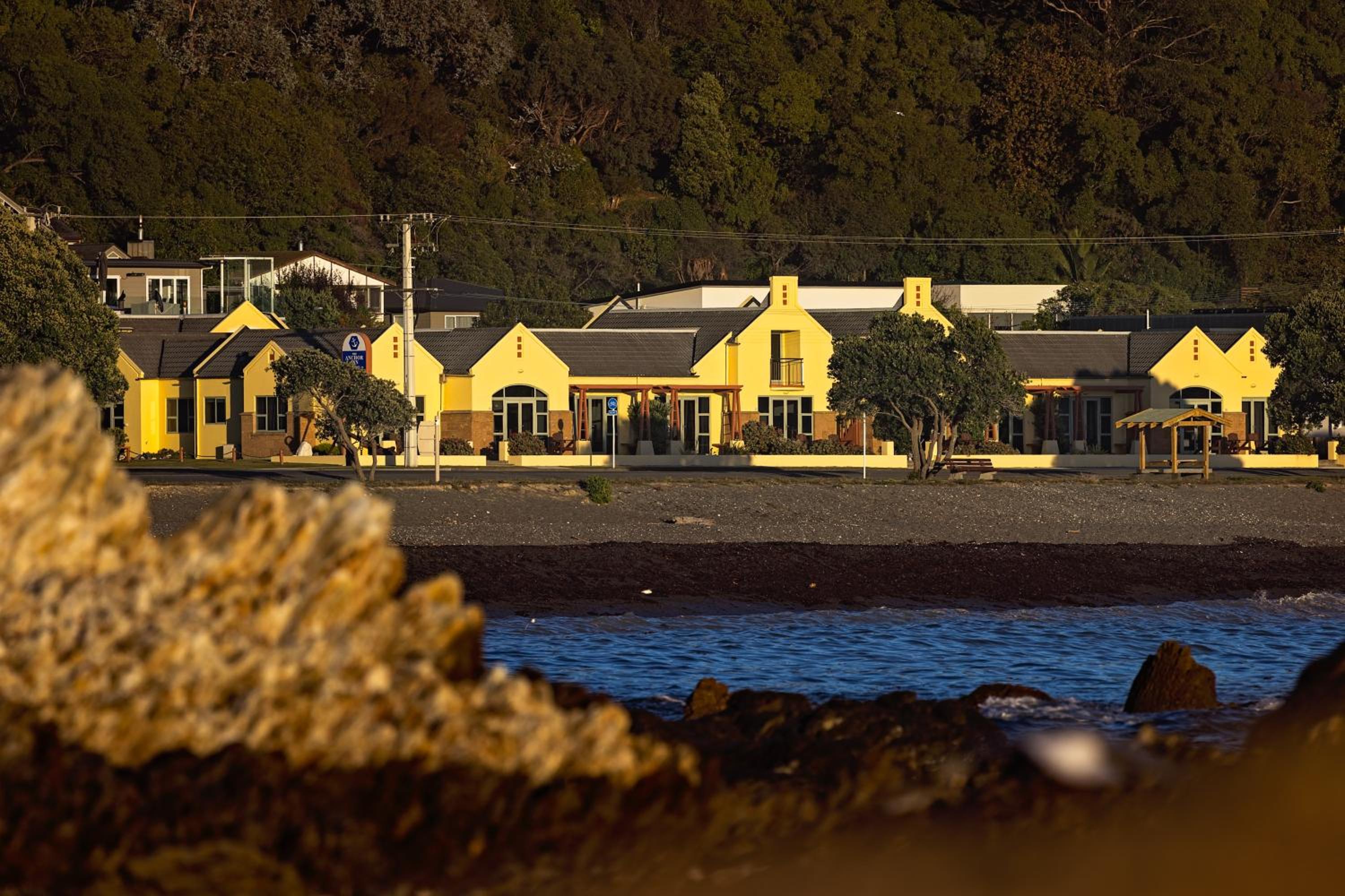 The Anchor Inn Beachfront Motel