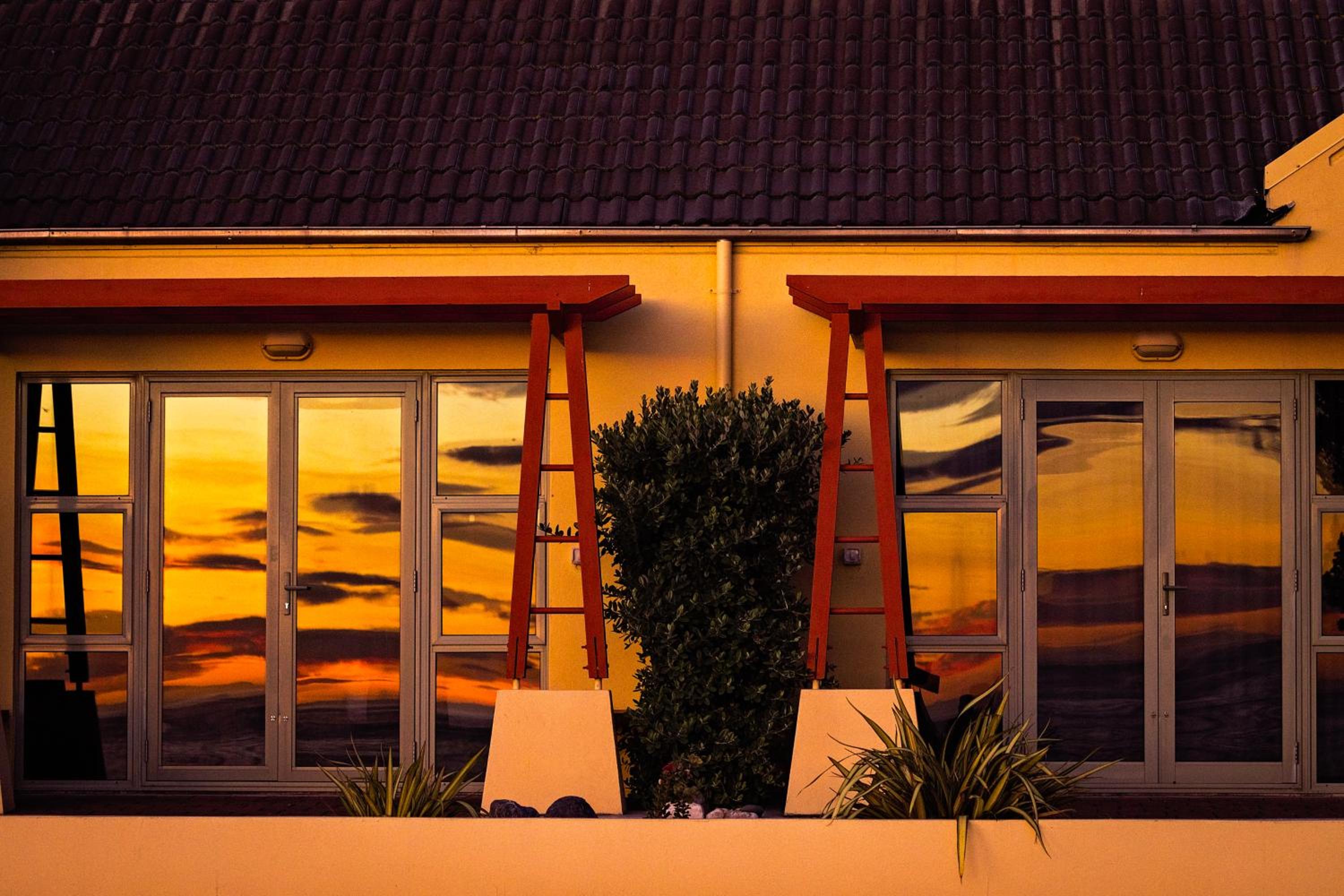 The Anchor Inn Beachfront Motel