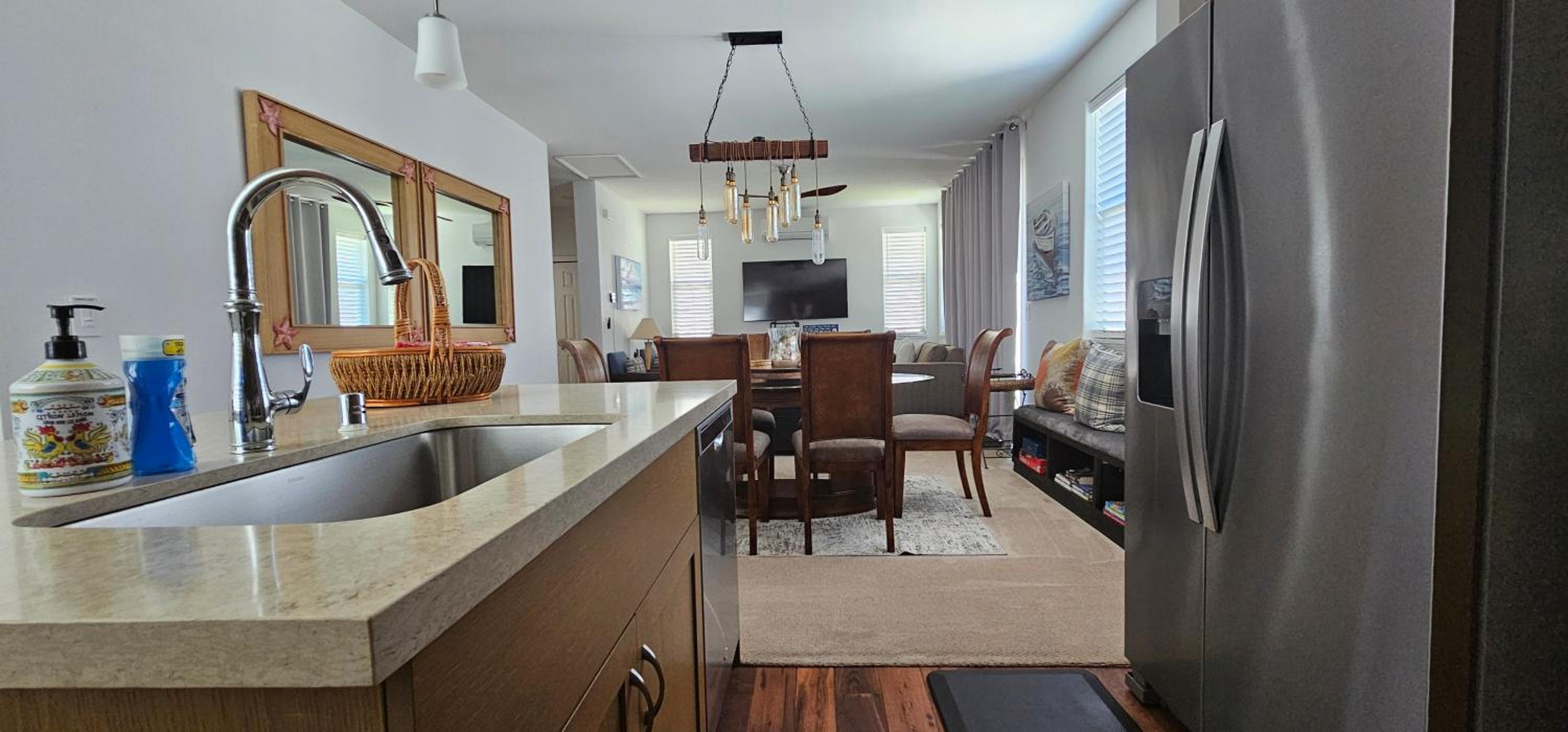 Paradise Ohana Ocean View Oasis with community Pool, Spa, Gym and Rec Area with PingPong, Air Hockey and Foosball