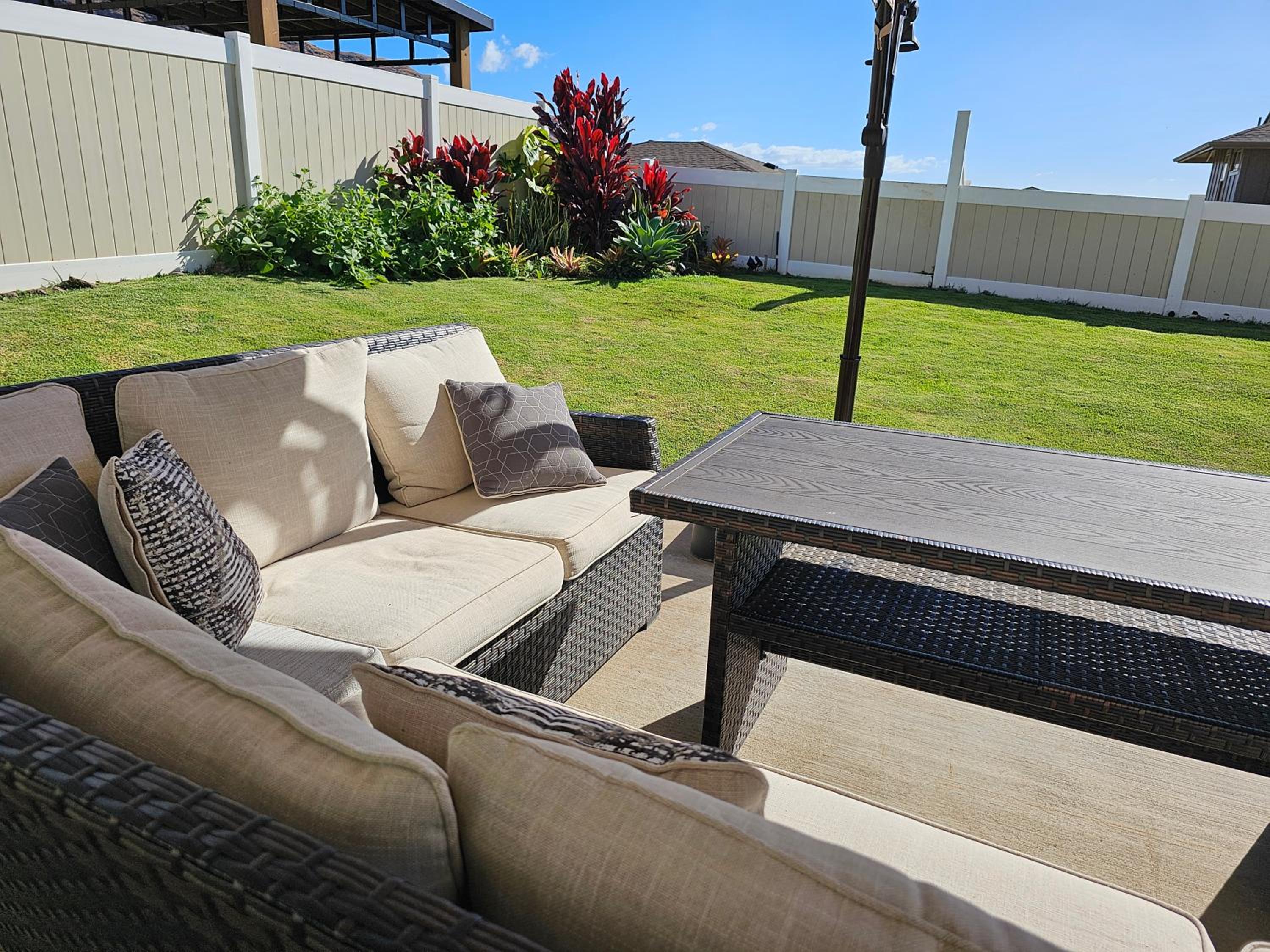 Paradise Ohana Ocean View Oasis with community Pool, Spa, Gym and Rec Area with PingPong, Air Hockey and Foosball