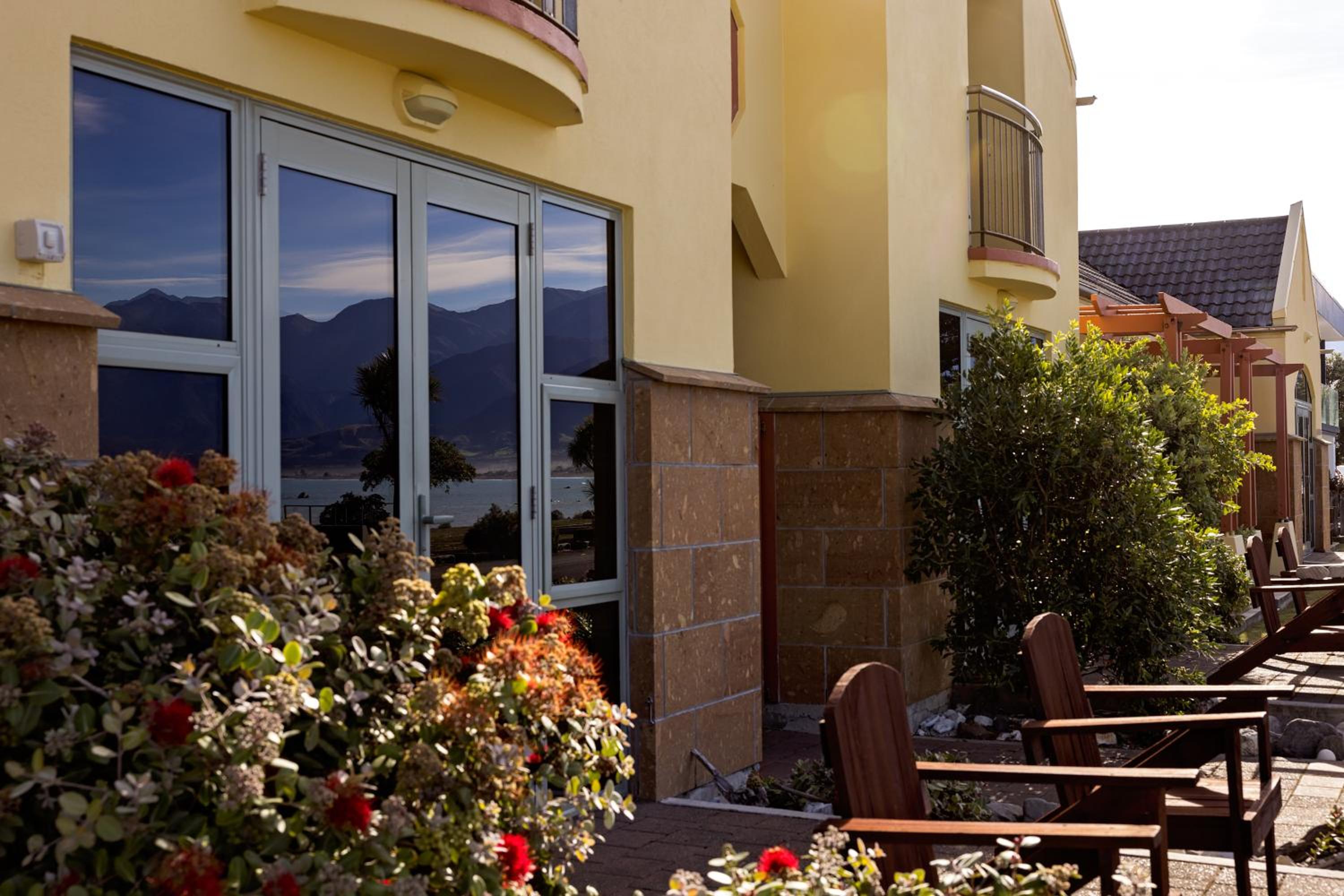 The Anchor Inn Beachfront Motel