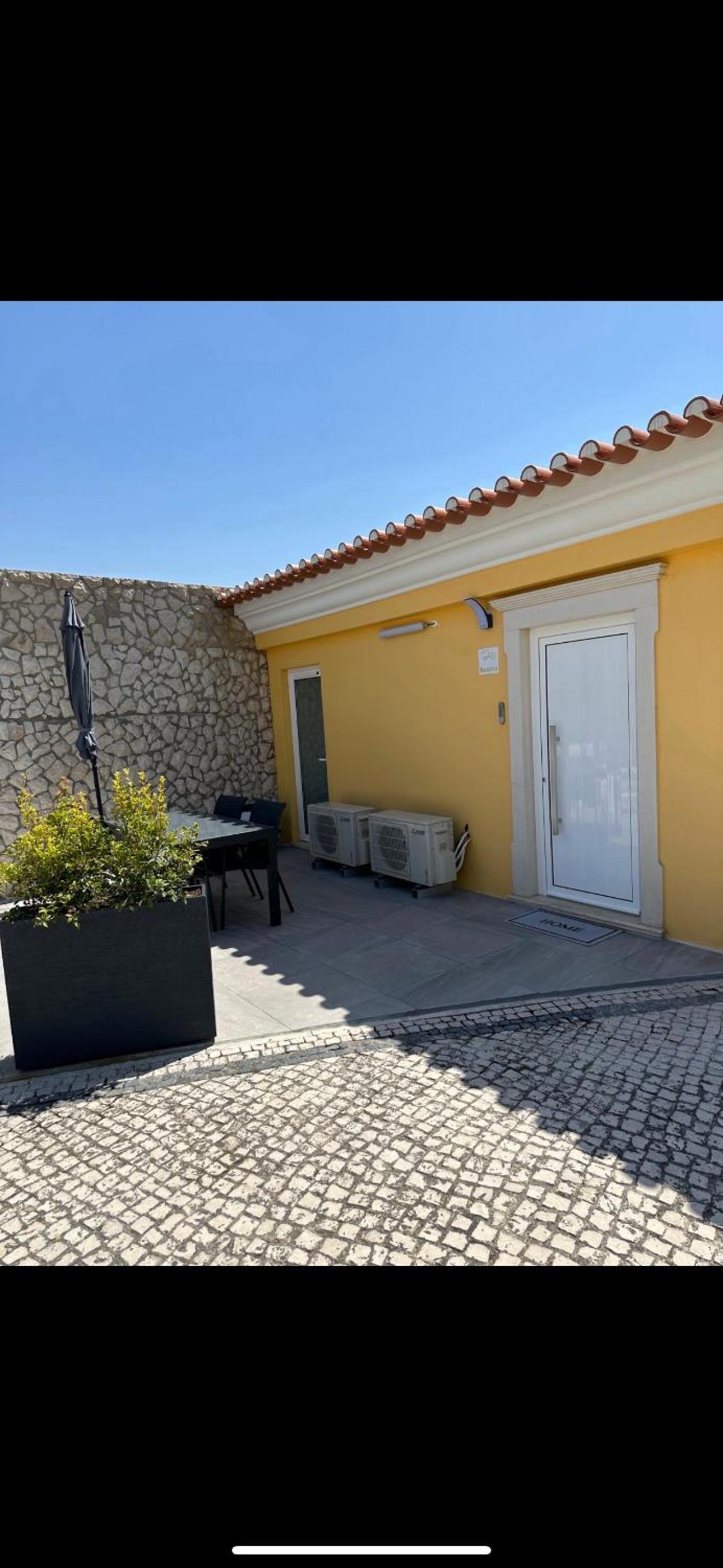 Yellow Sweet Home - Maria e Beatriz