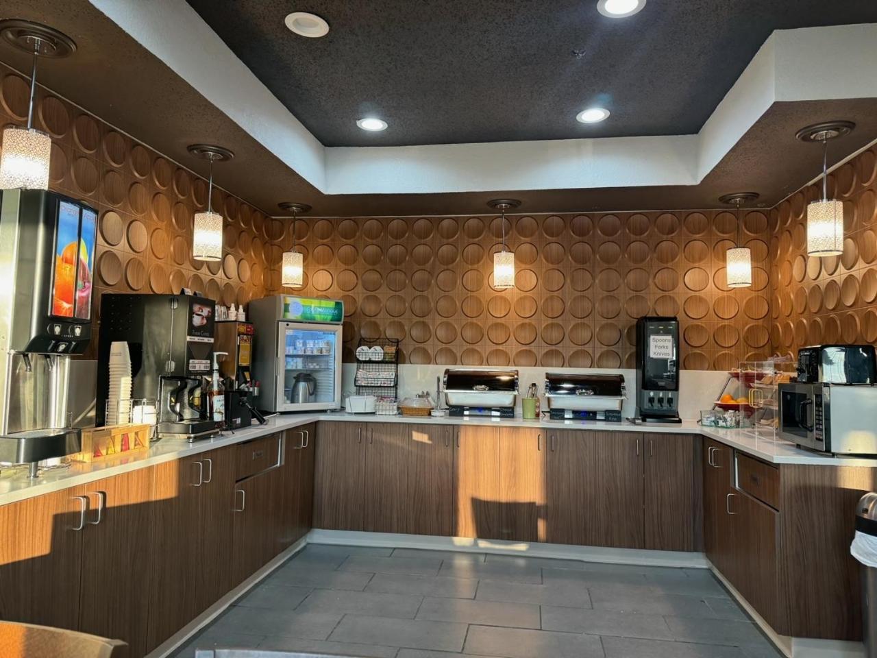 Wingate by Wyndham Marion view 3