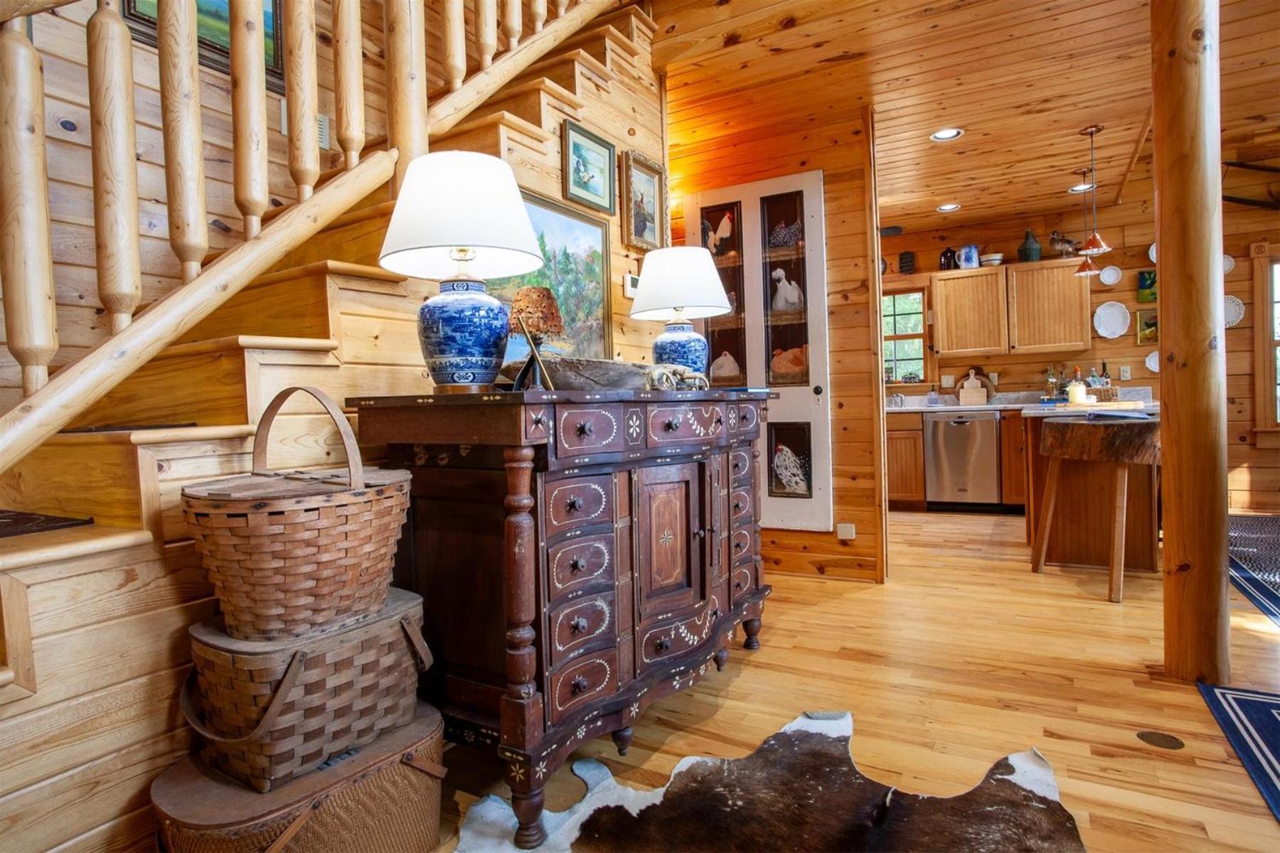Panoramic Views and 7 Private Acres at Hazey View