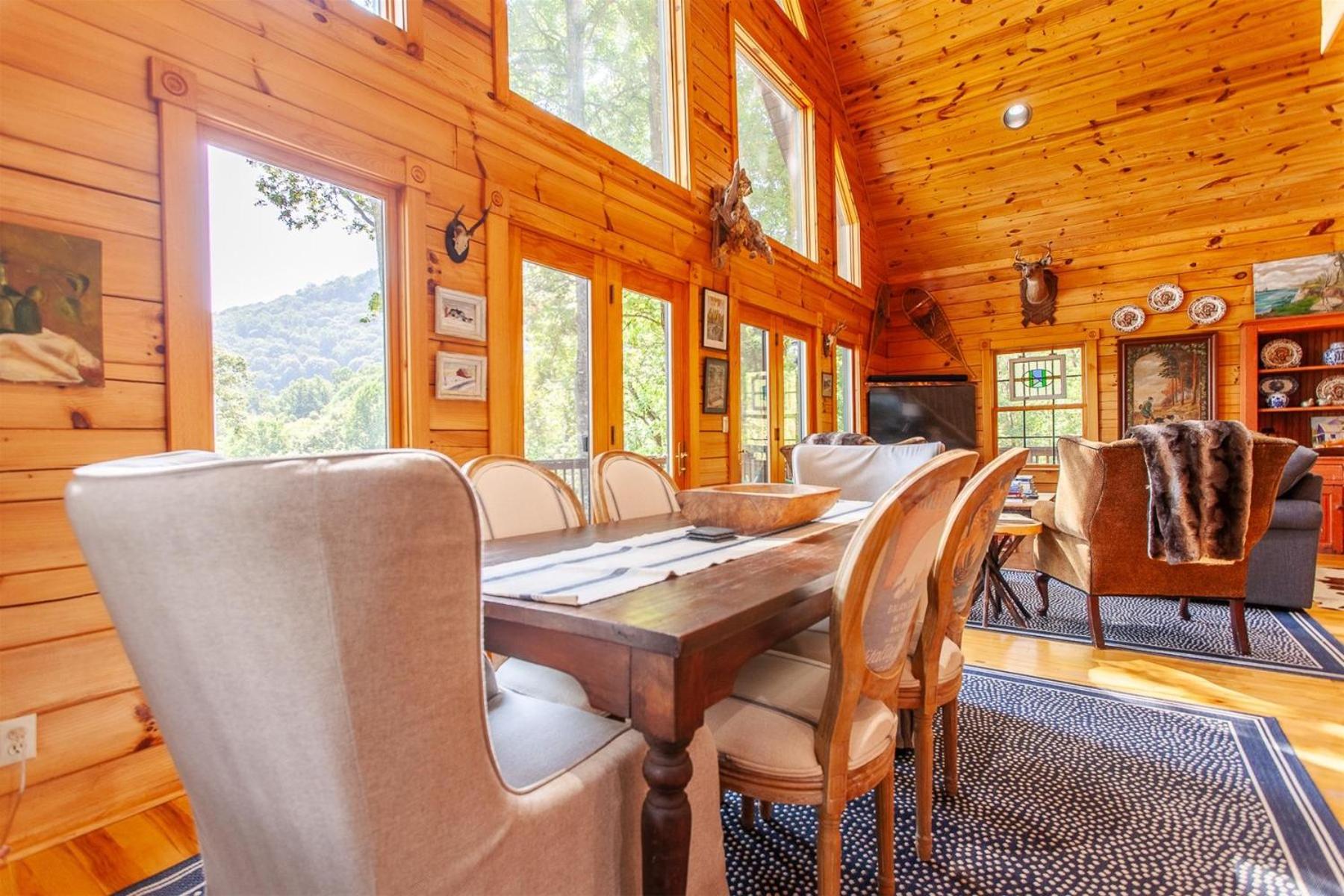 Panoramic Views and 7 Private Acres at Hazey View