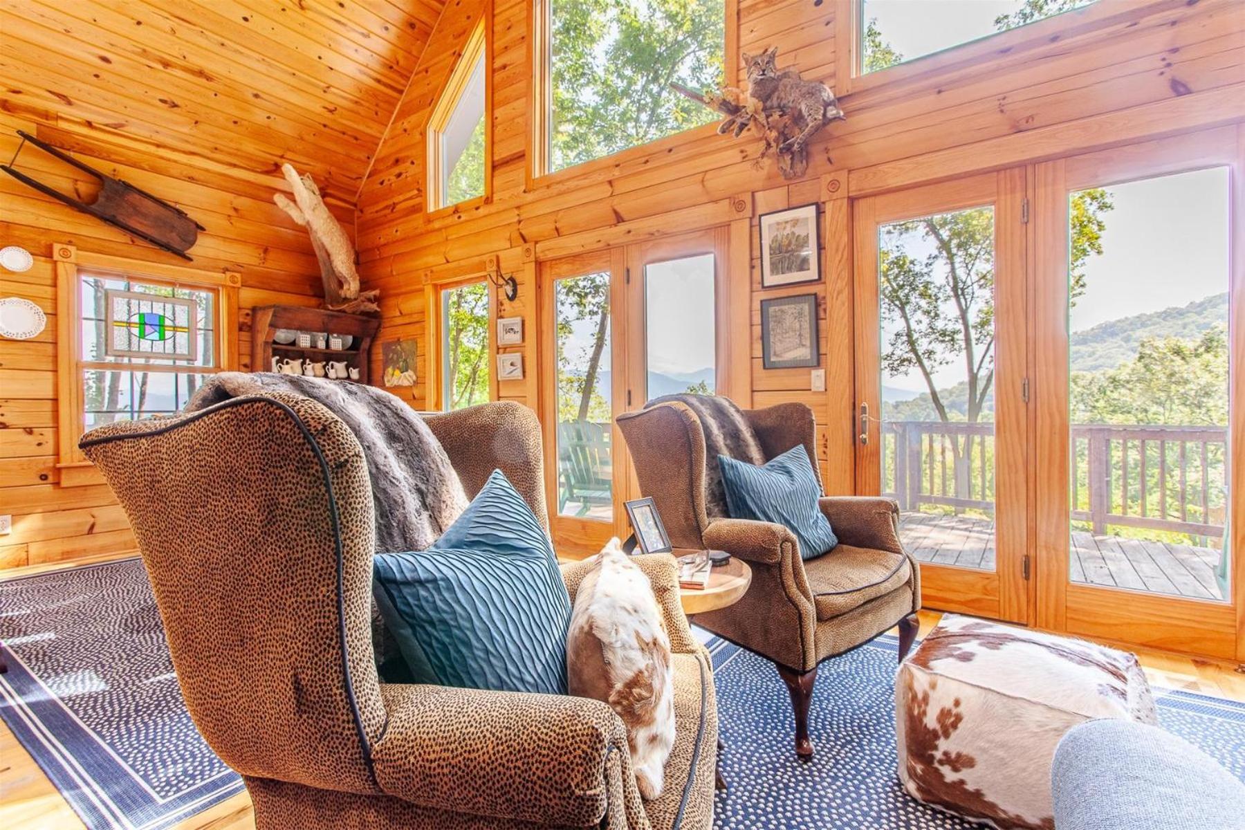 Panoramic Views and 7 Private Acres at Hazey View