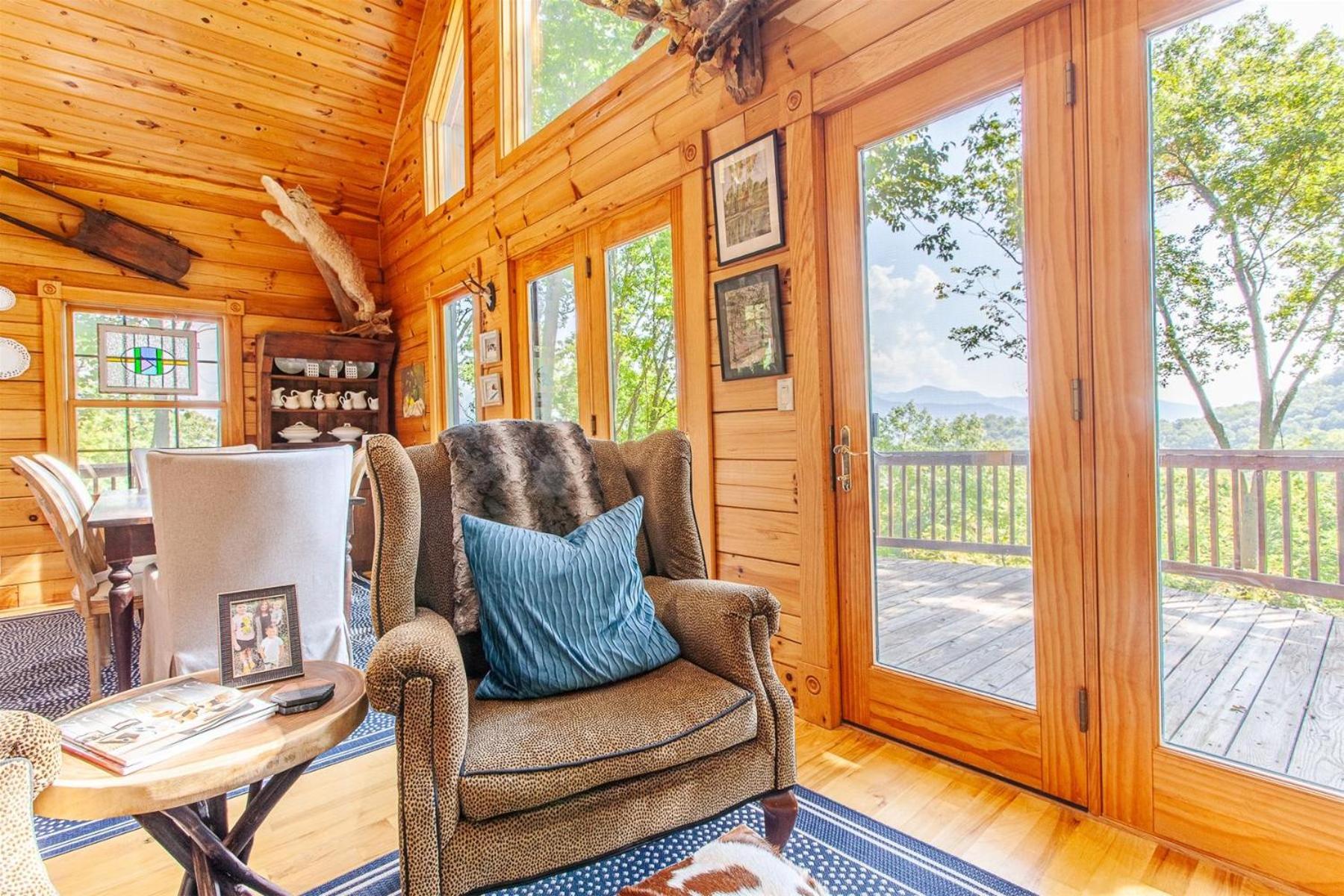 Panoramic Views and 7 Private Acres at Hazey View