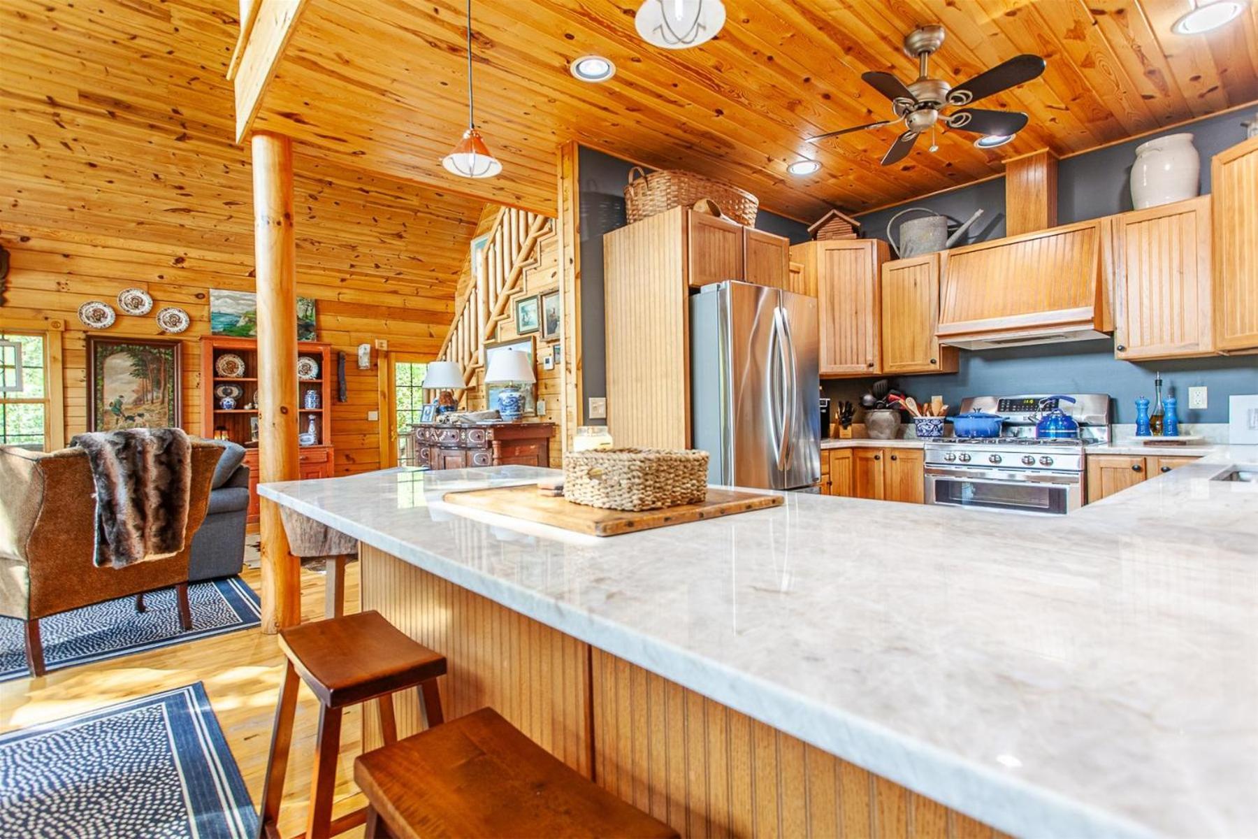 Panoramic Views and 7 Private Acres at Hazey View