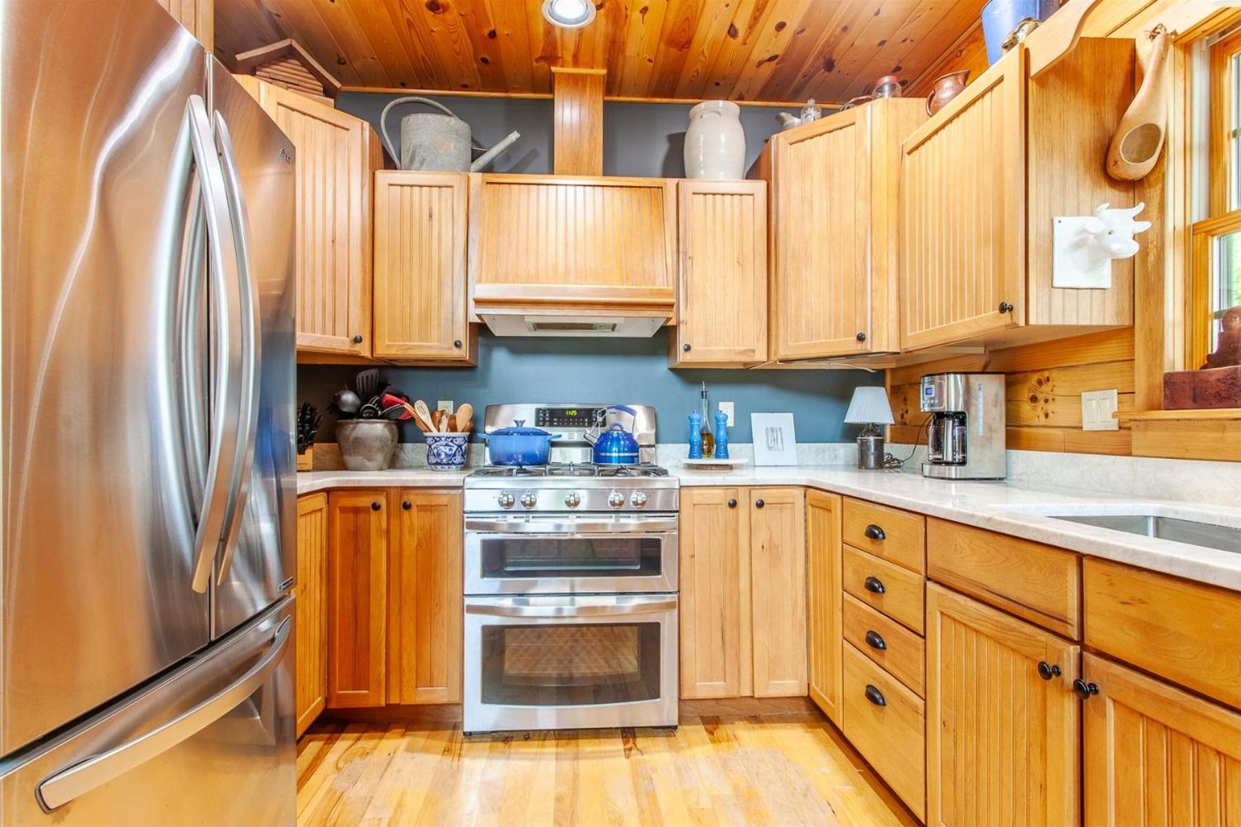 Panoramic Views and 7 Private Acres at Hazey View