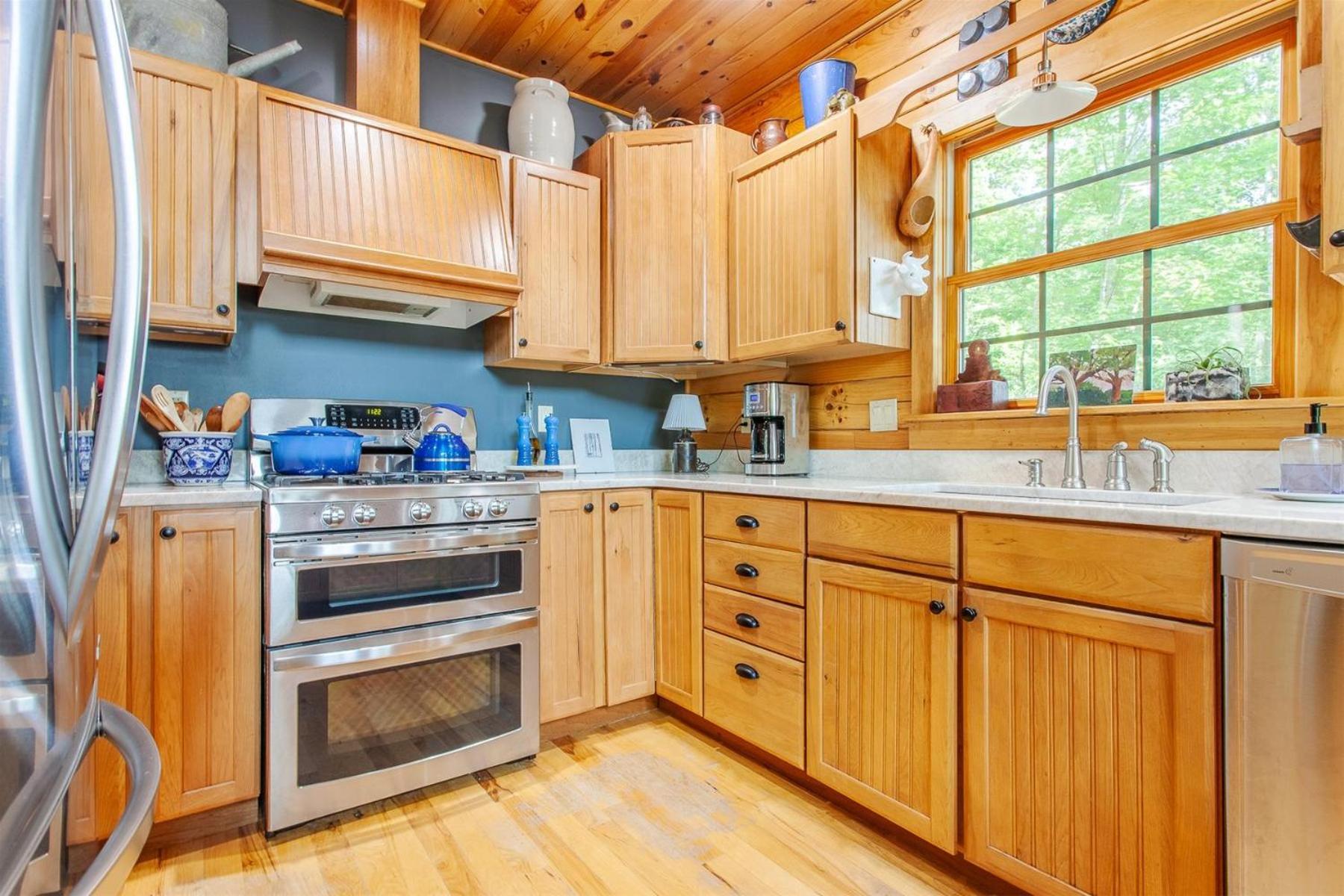 Panoramic Views and 7 Private Acres at Hazey View