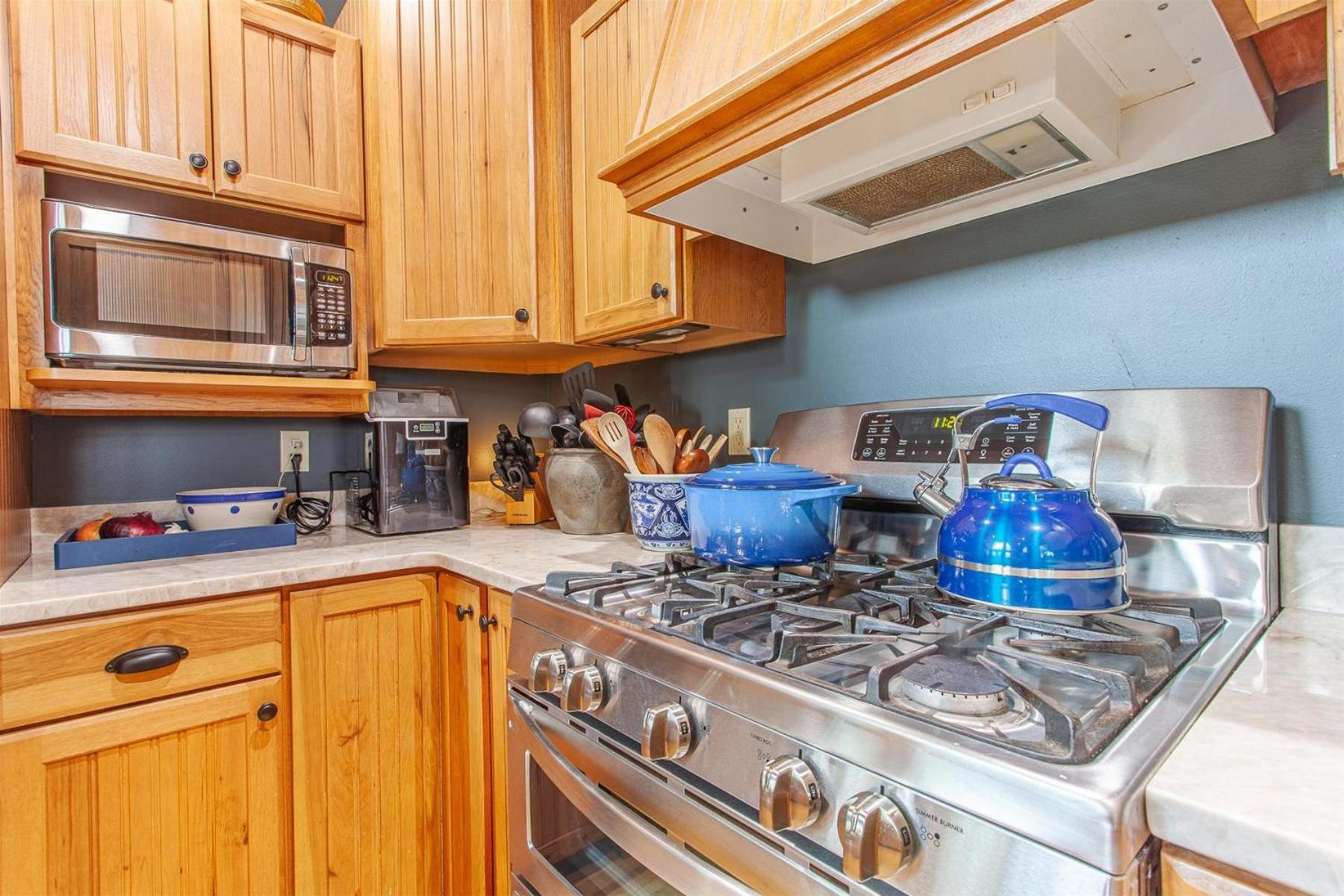 Panoramic Views and 7 Private Acres at Hazey View