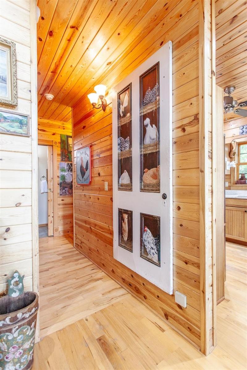 Panoramic Views and 7 Private Acres at Hazey View