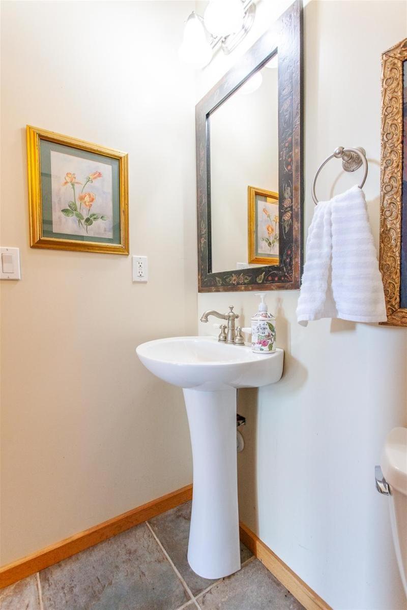 Panoramic Views and 7 Private Acres at Hazey View