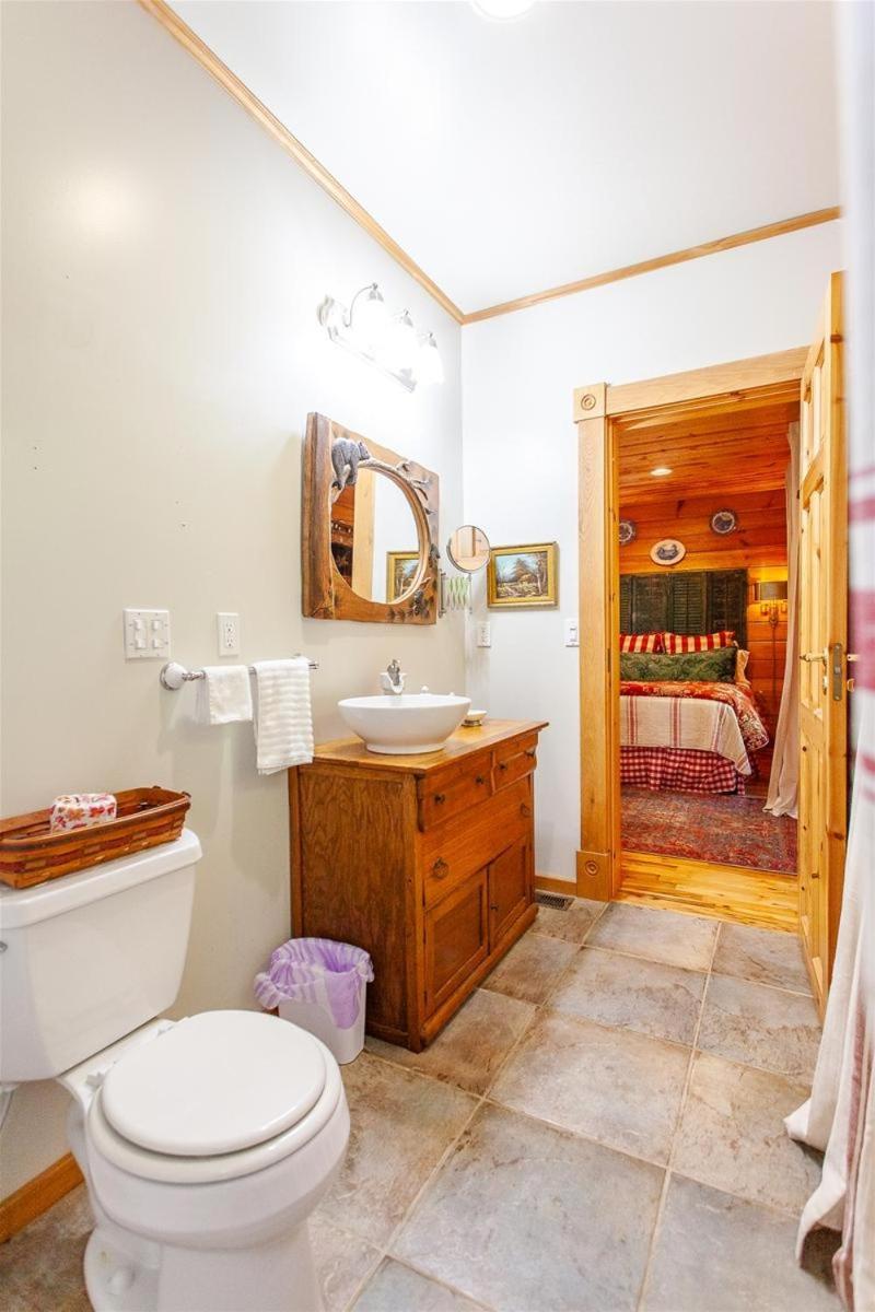 Panoramic Views and 7 Private Acres at Hazey View