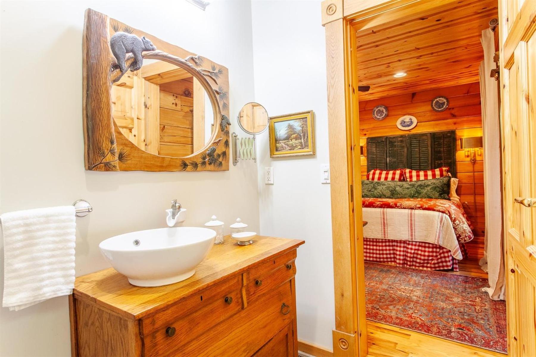 Panoramic Views and 7 Private Acres at Hazey View
