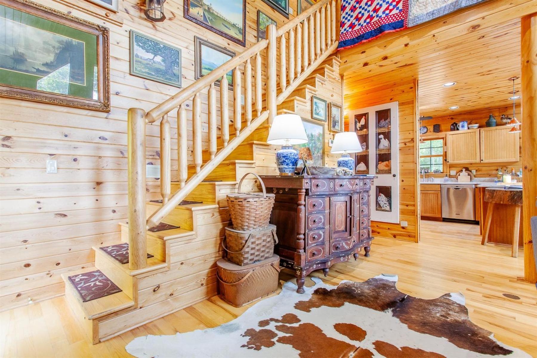 Panoramic Views and 7 Private Acres at Hazey View