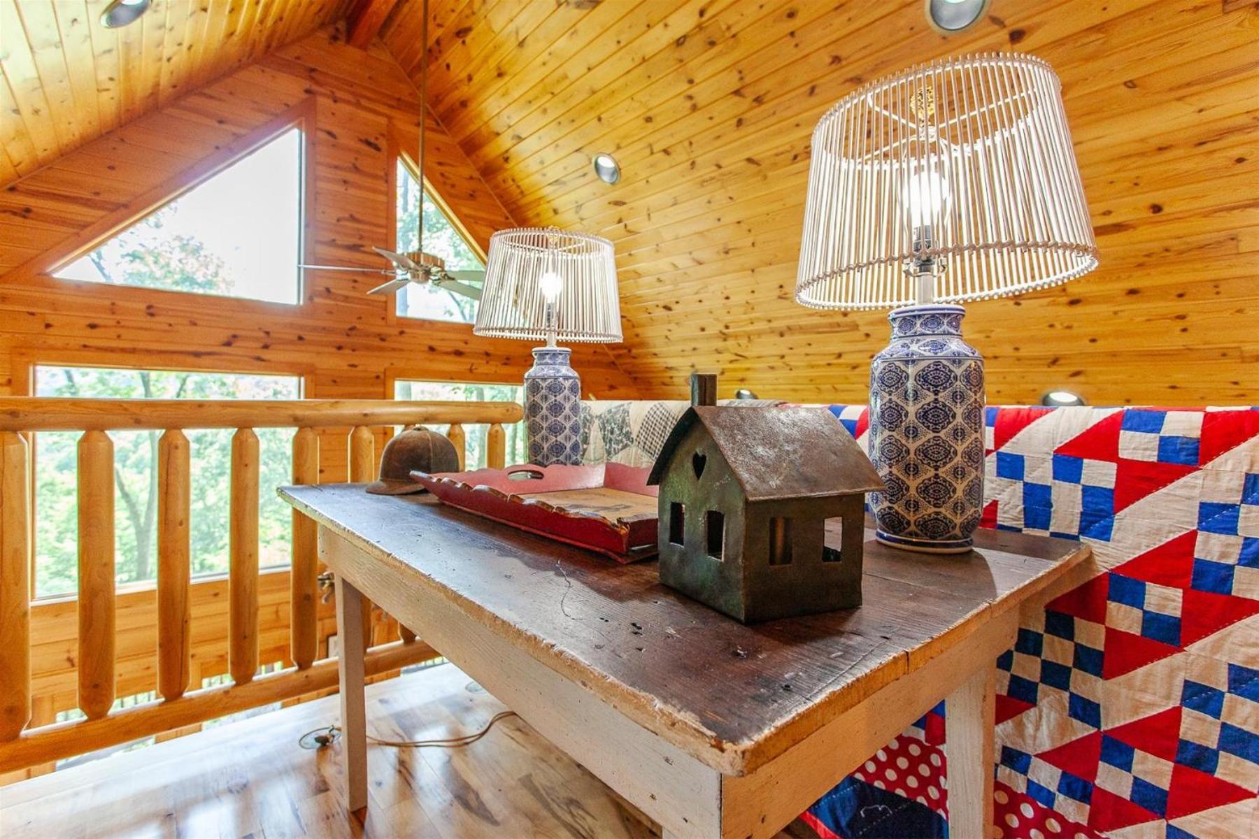 Panoramic Views and 7 Private Acres at Hazey View