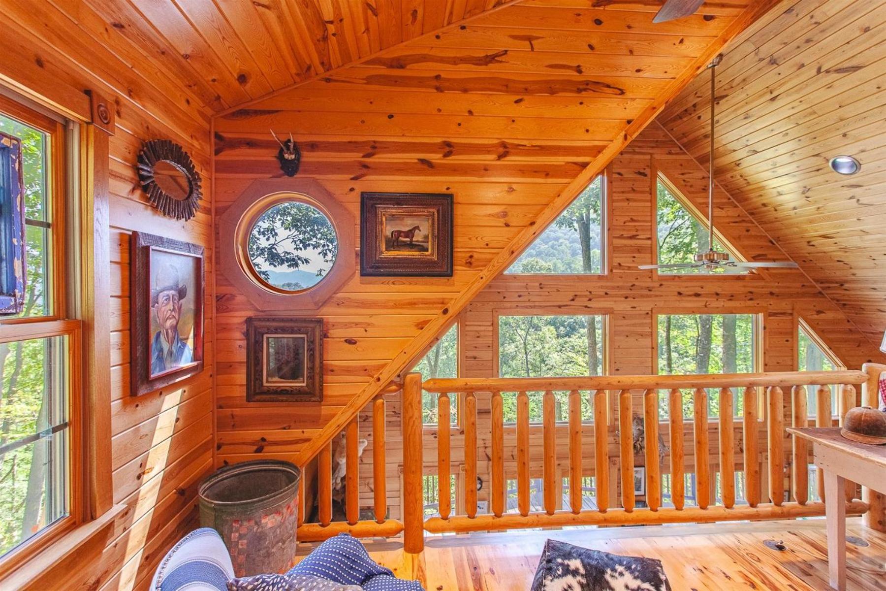 Panoramic Views and 7 Private Acres at Hazey View