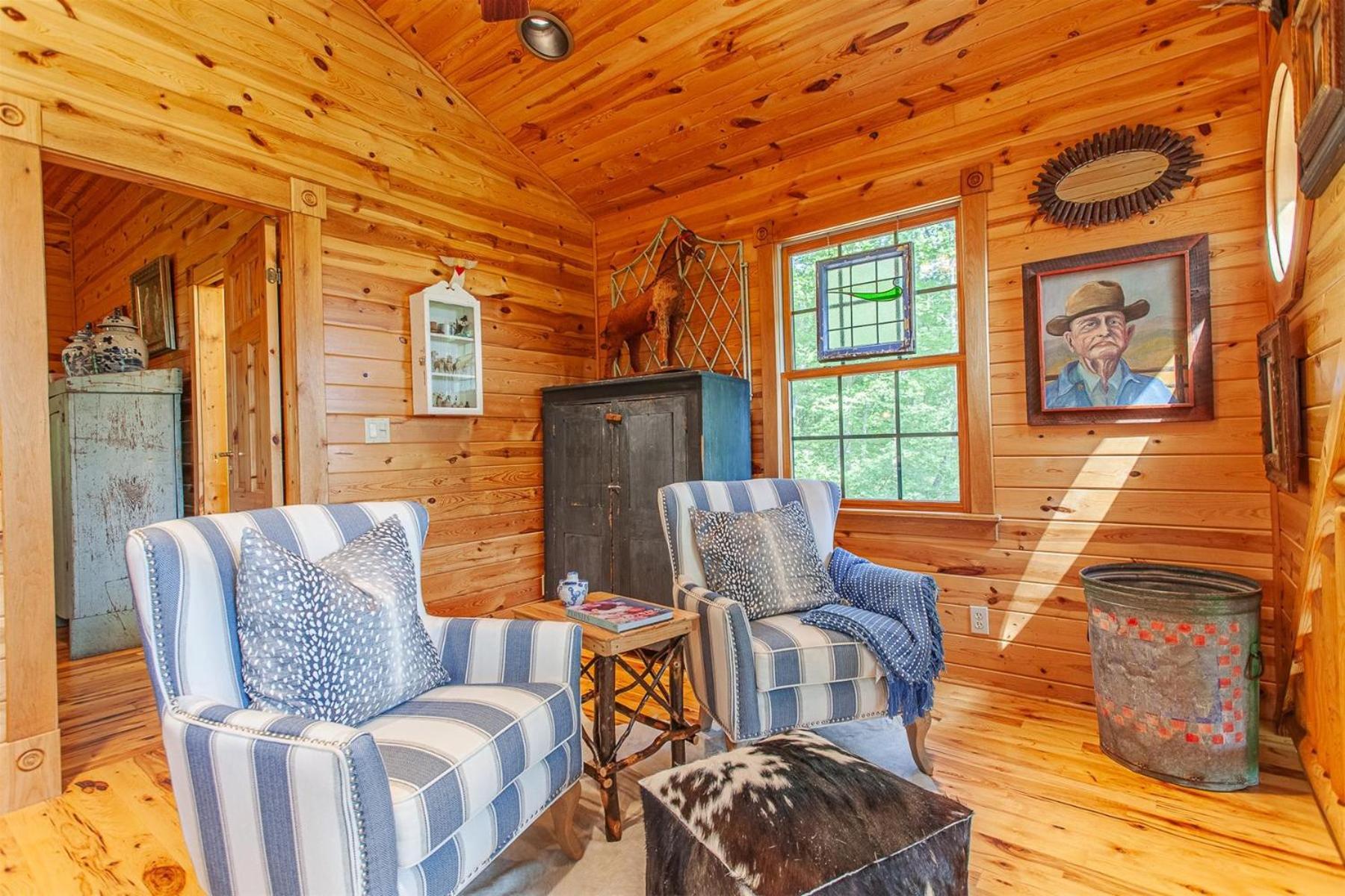Panoramic Views and 7 Private Acres at Hazey View