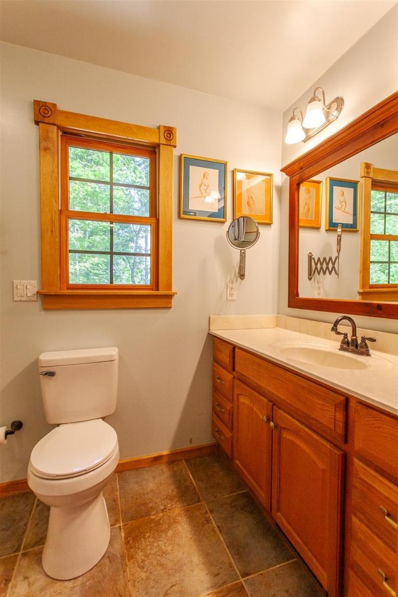 Panoramic Views and 7 Private Acres at Hazey View