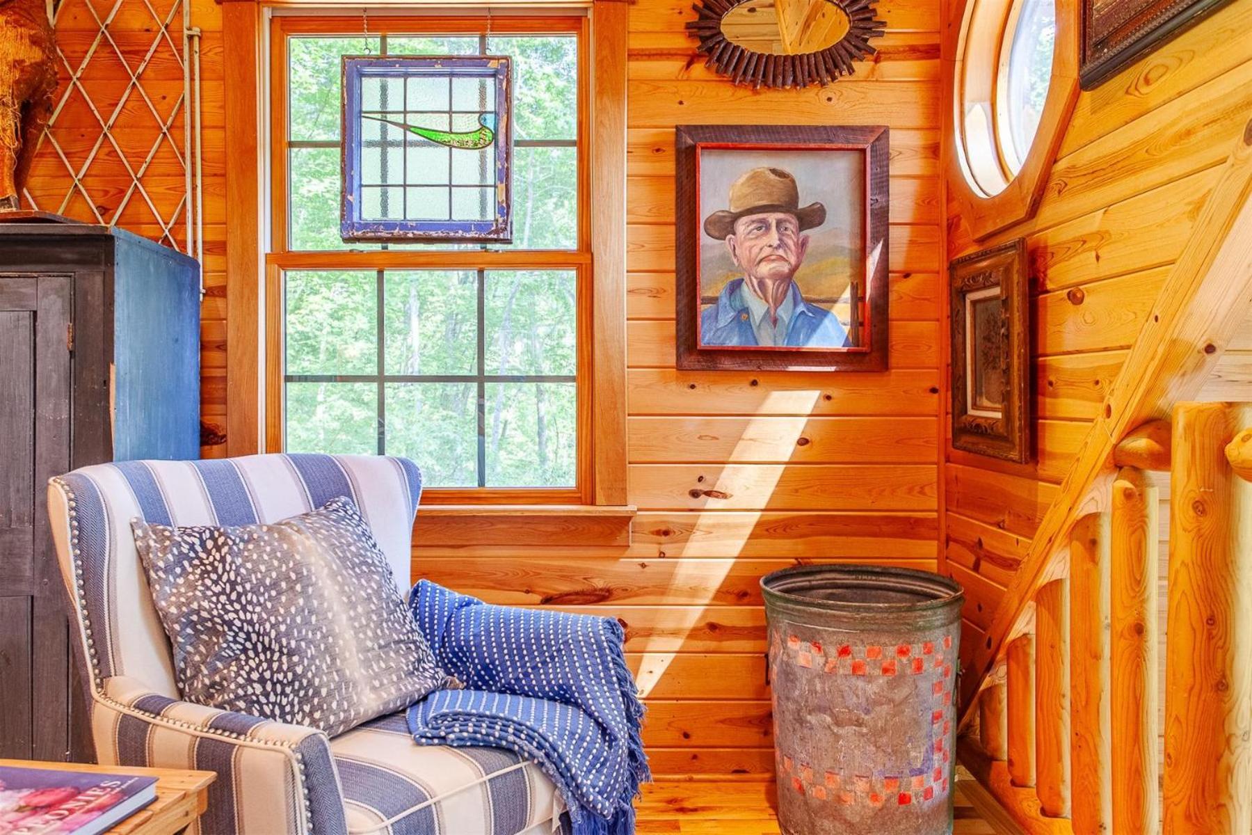 Panoramic Views and 7 Private Acres at Hazey View
