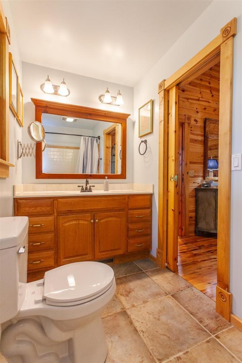 Panoramic Views and 7 Private Acres at Hazey View