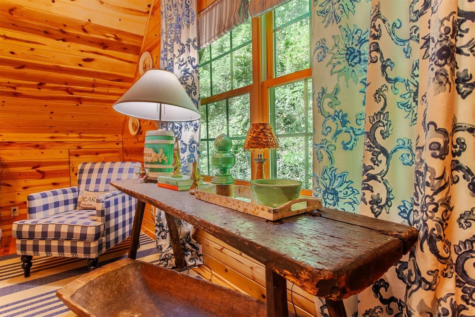 Panoramic Views and 7 Private Acres at Hazey View