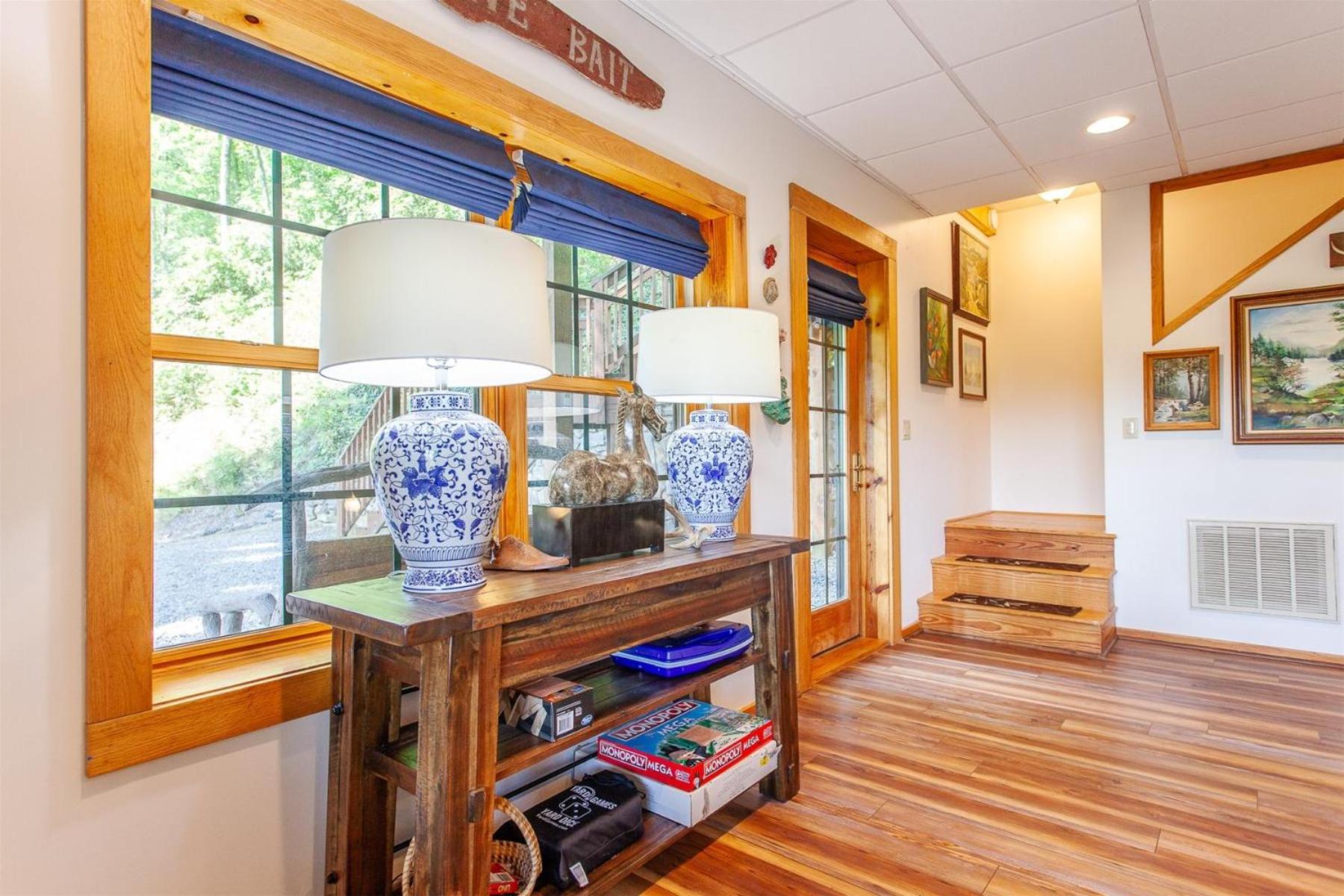 Panoramic Views and 7 Private Acres at Hazey View