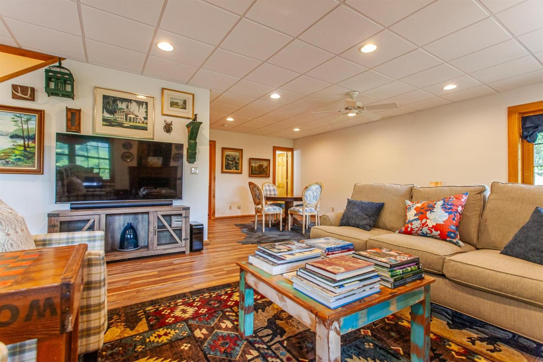 Panoramic Views and 7 Private Acres at Hazey View