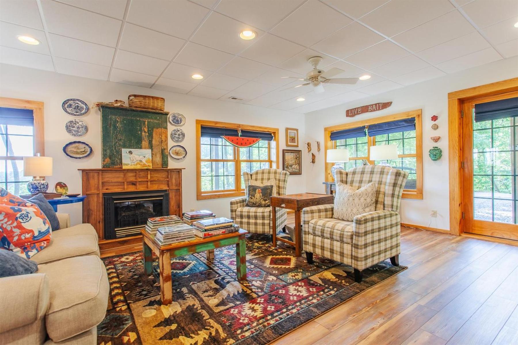 Panoramic Views and 7 Private Acres at Hazey View