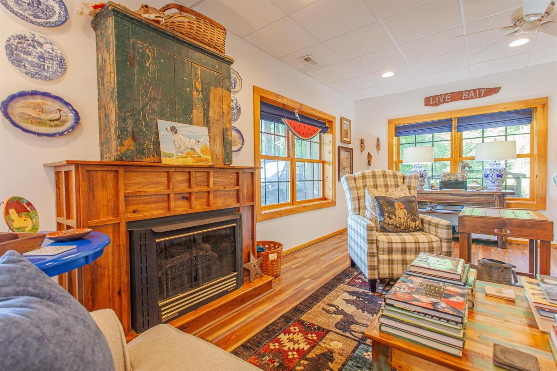 Panoramic Views and 7 Private Acres at Hazey View