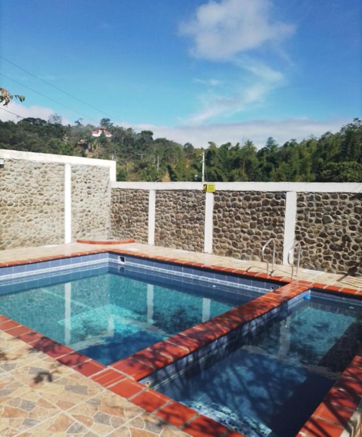 alquilo en el queremal valle del cauca colombia