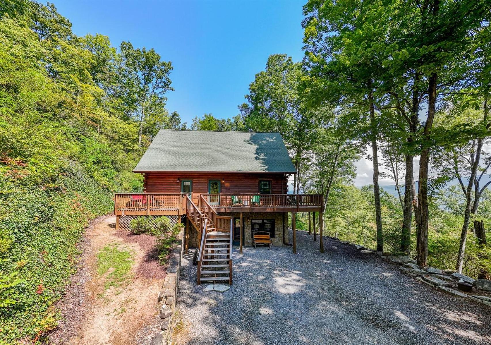 Panoramic Views and 7 Private Acres at Hazey View