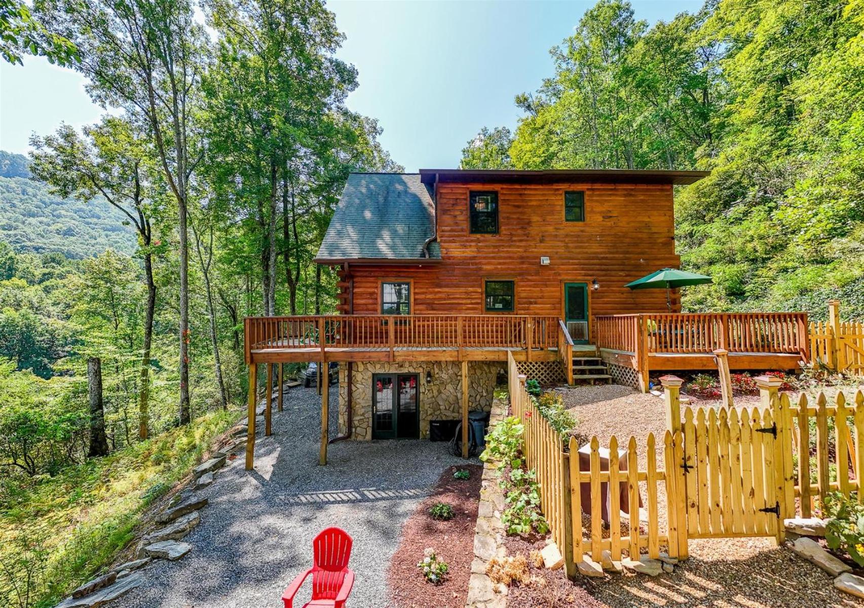 Panoramic Views and 7 Private Acres at Hazey View