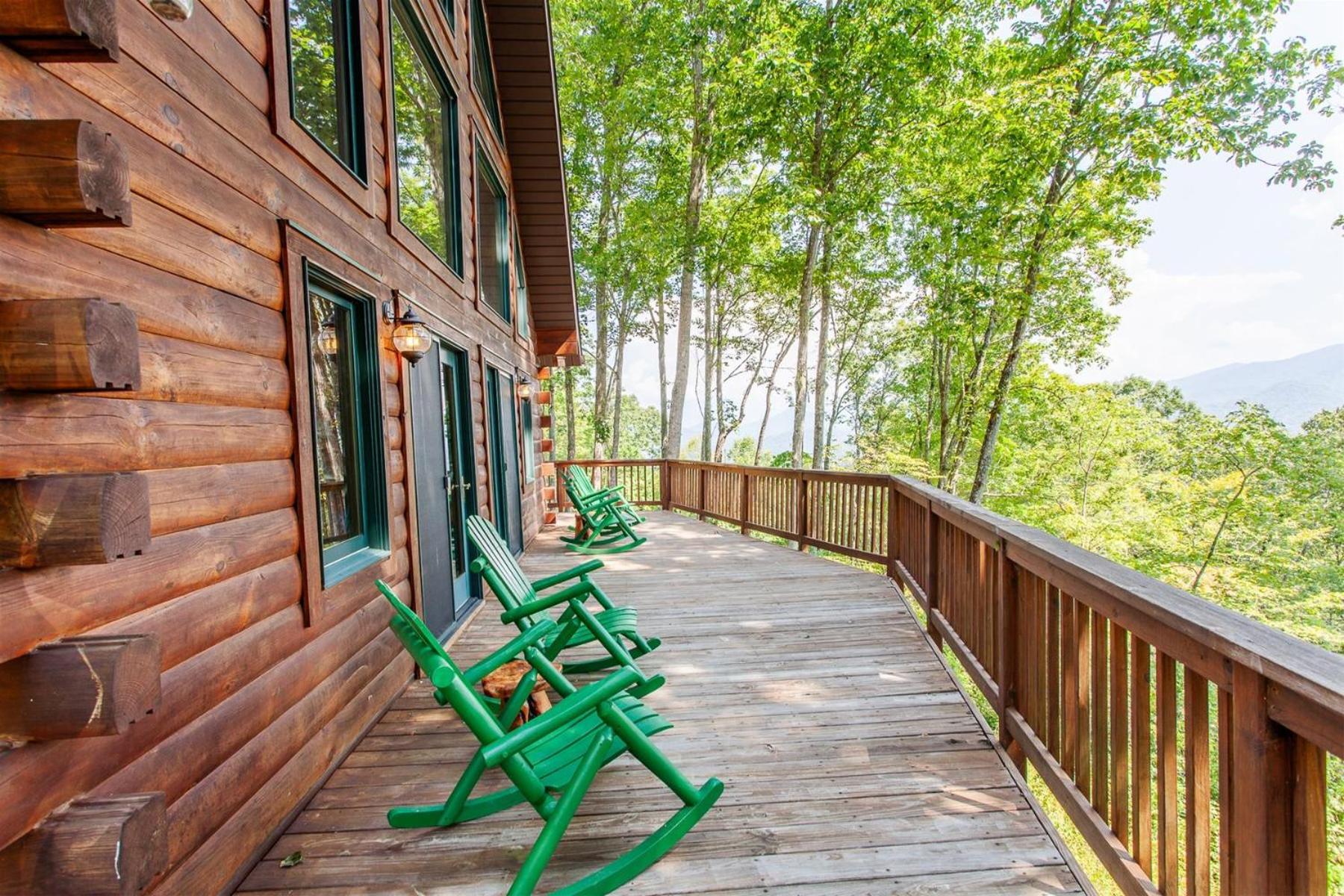 Panoramic Views and 7 Private Acres at Hazey View