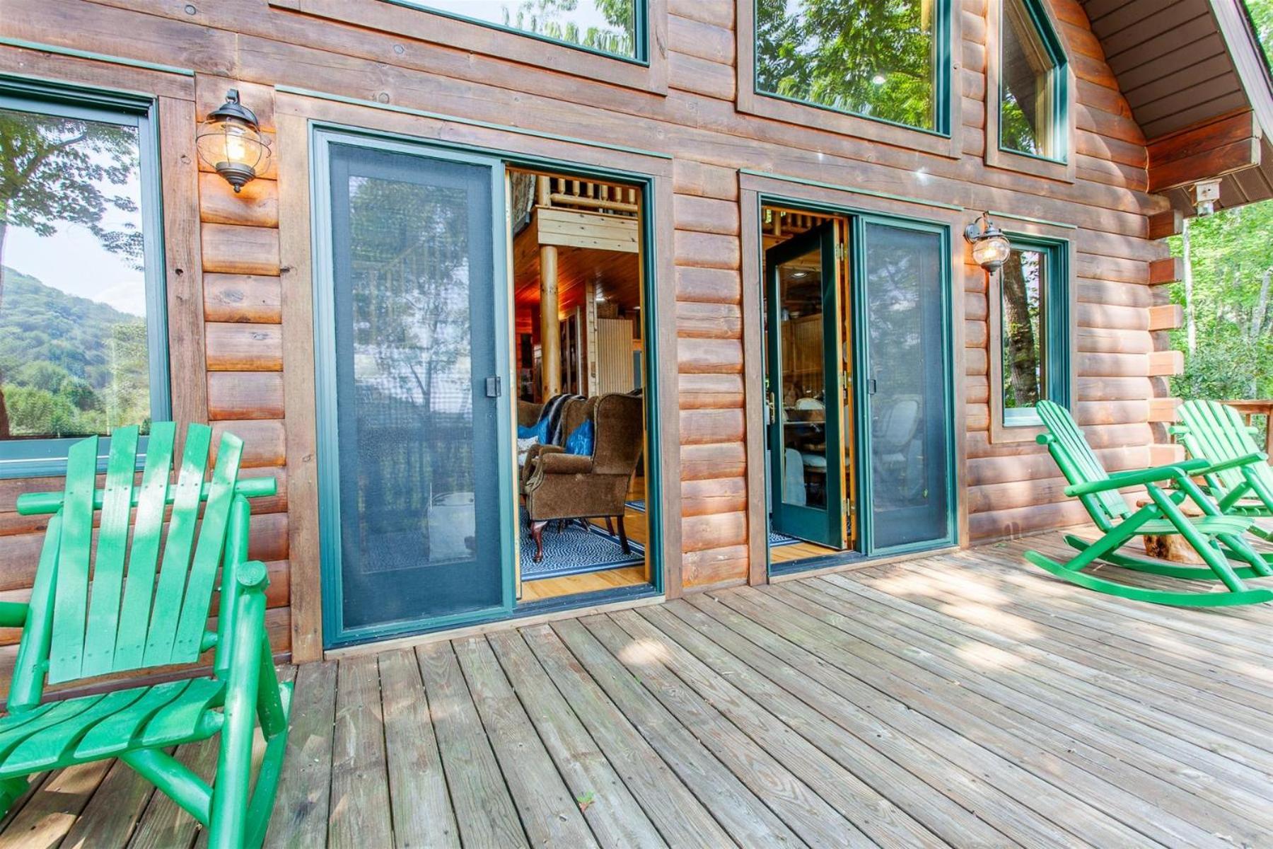 Panoramic Views and 7 Private Acres at Hazey View