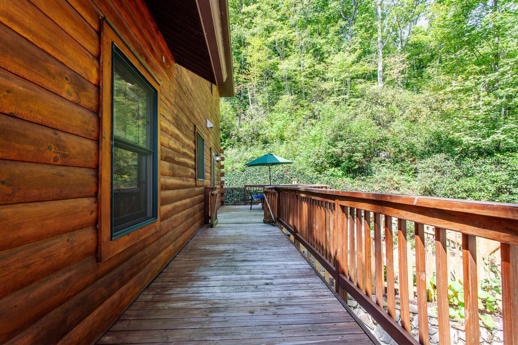 Panoramic Views and 7 Private Acres at Hazey View