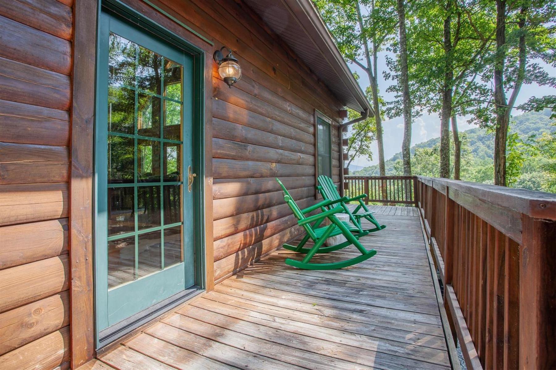 Panoramic Views and 7 Private Acres at Hazey View
