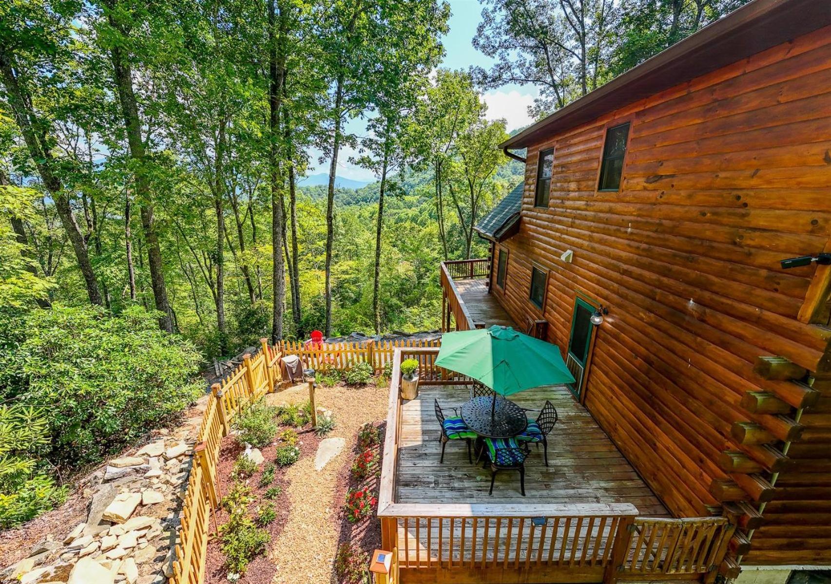 Panoramic Views and 7 Private Acres at Hazey View