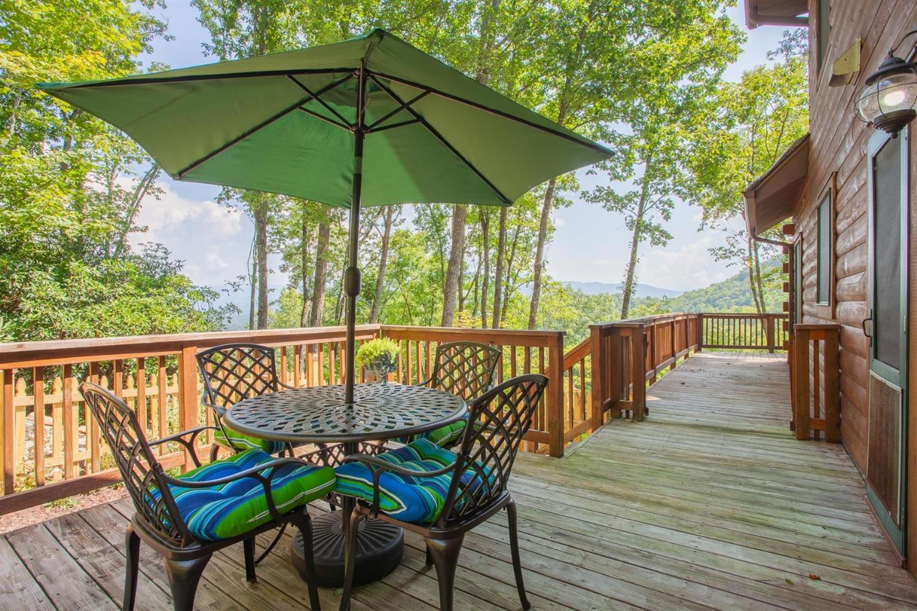 Panoramic Views and 7 Private Acres at Hazey View