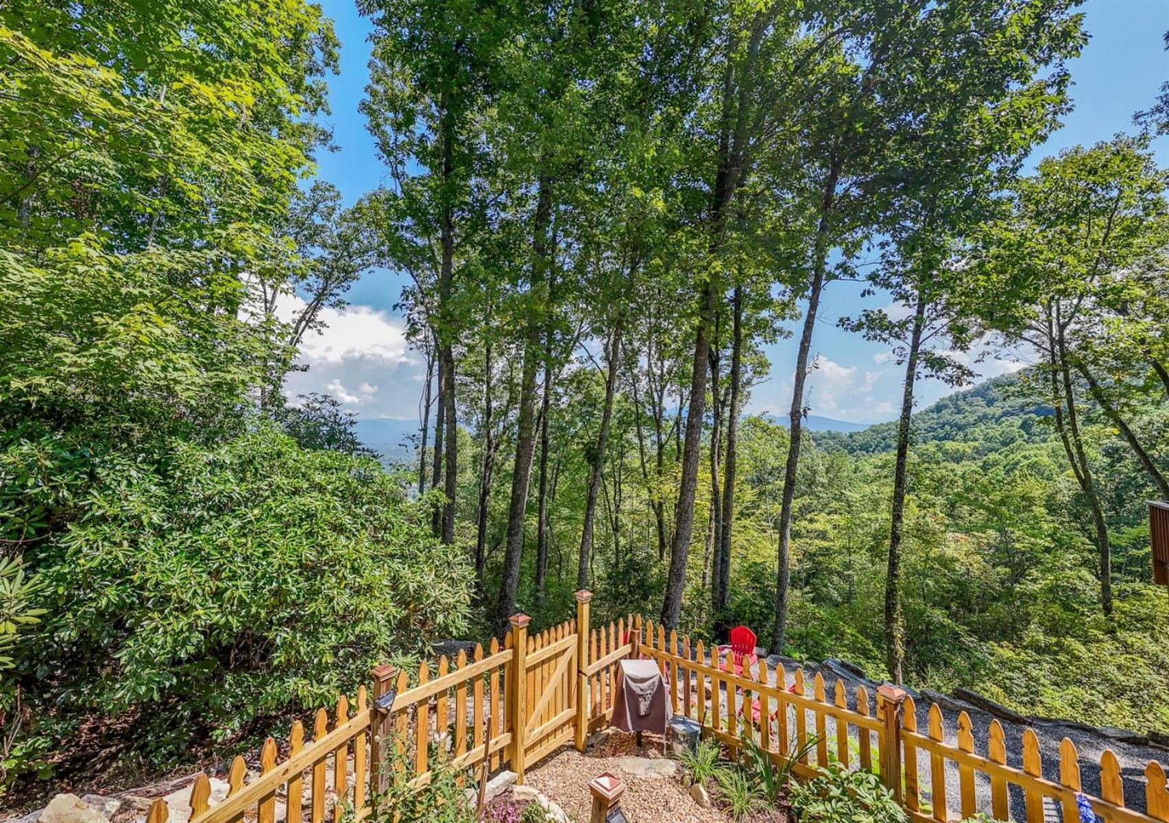 Panoramic Views and 7 Private Acres at Hazey View